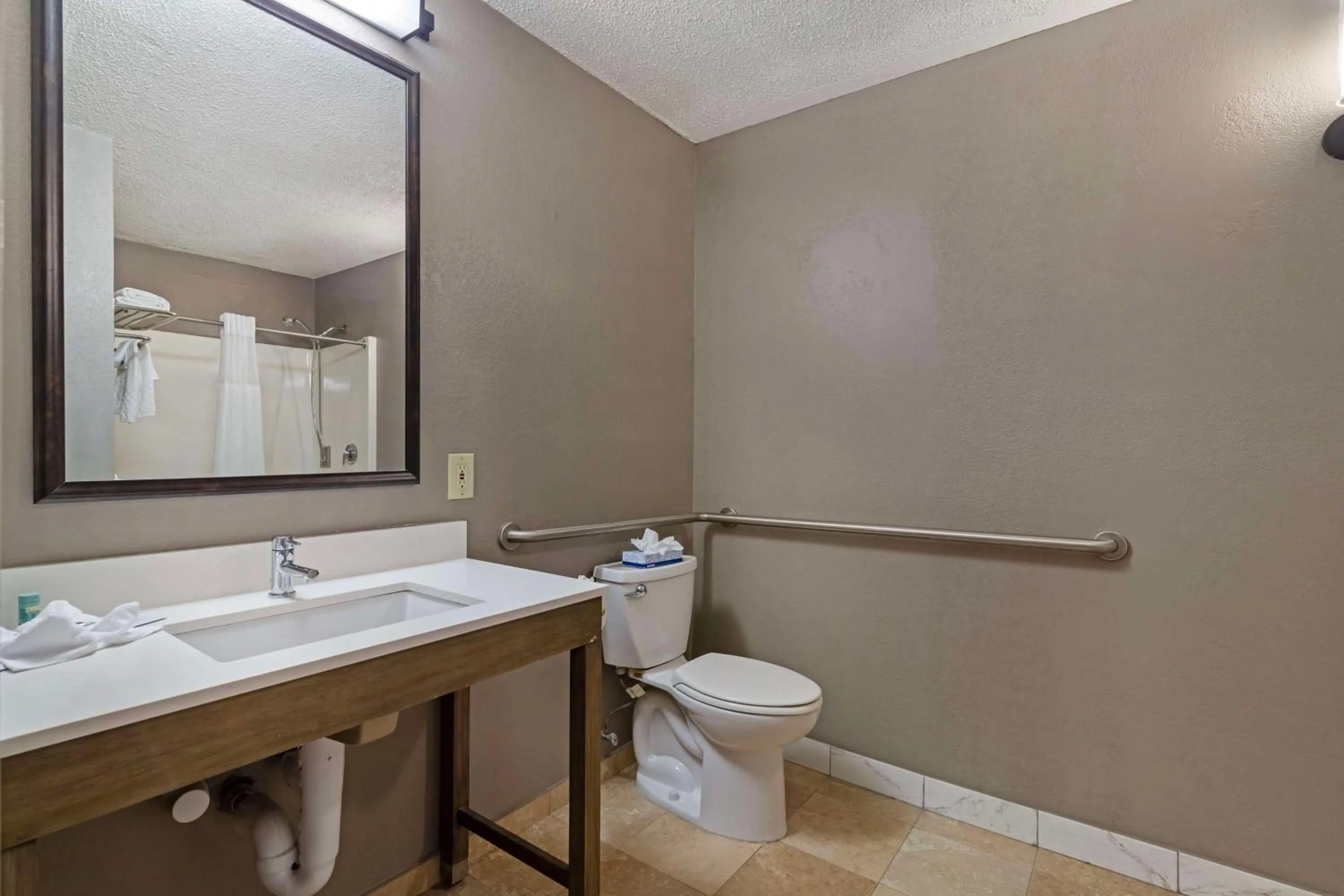 Bathroom in Best Western Savannah Historic District