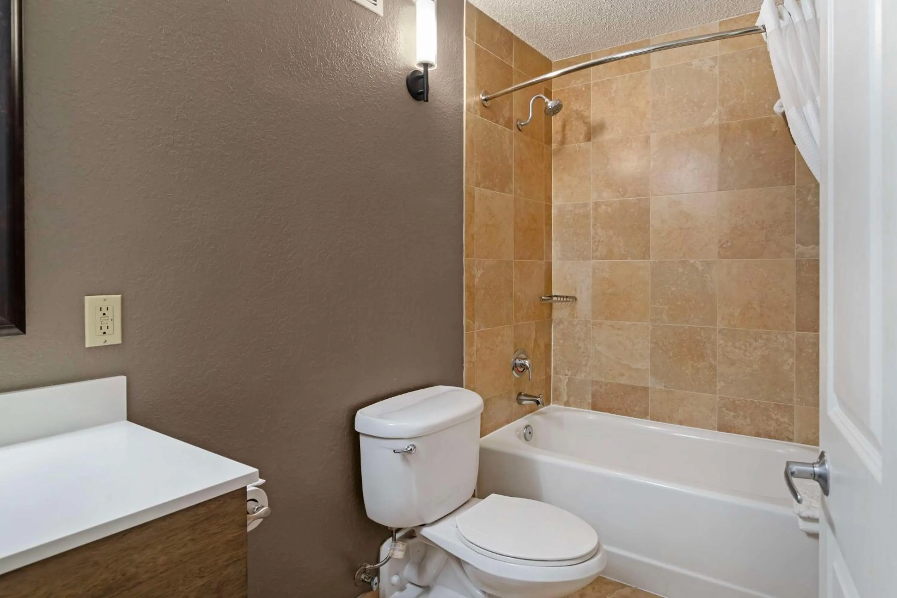 Bathroom in Best Western Savannah Historic District