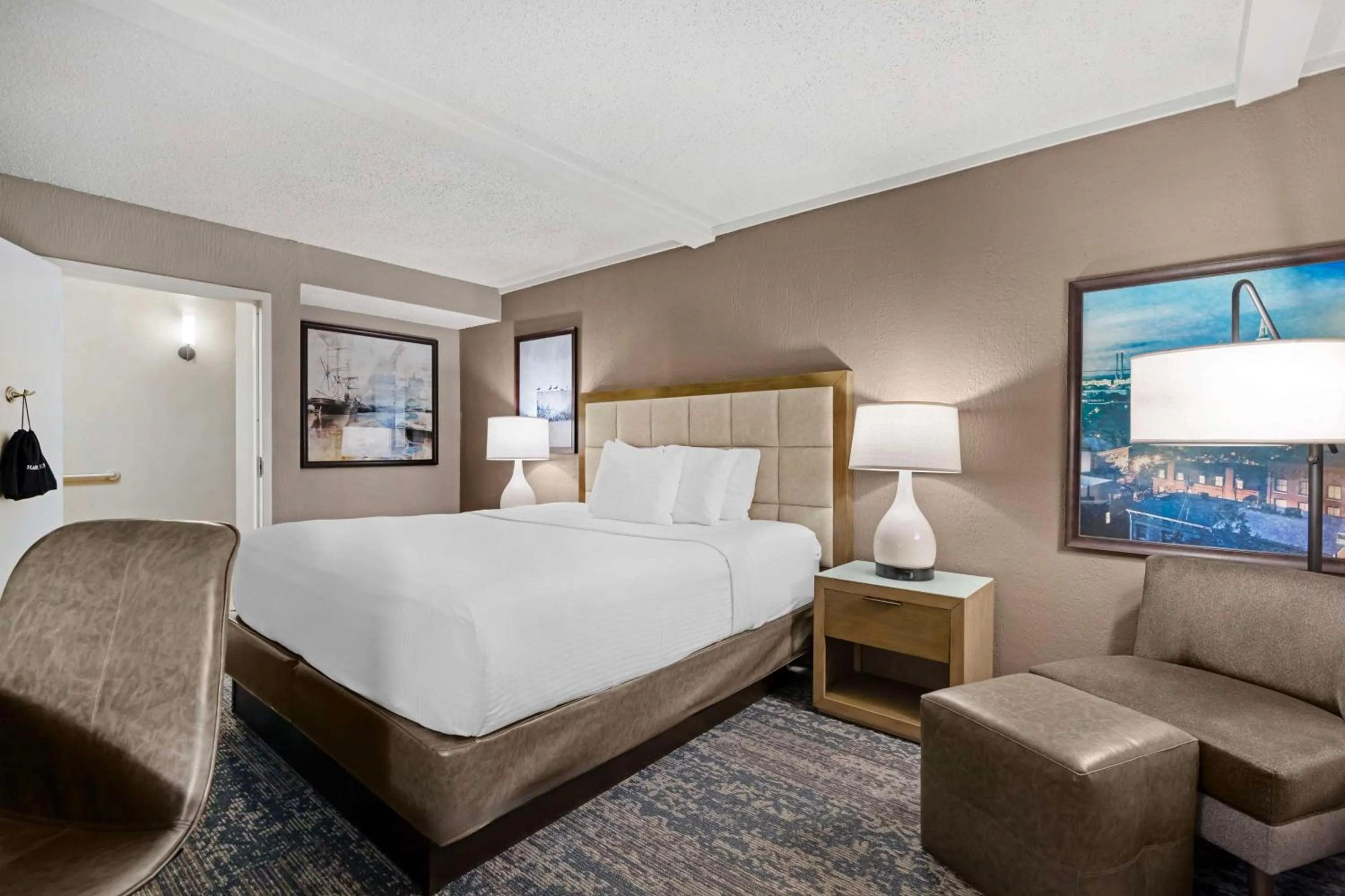 Bedroom, Bed in Best Western Savannah Historic District
