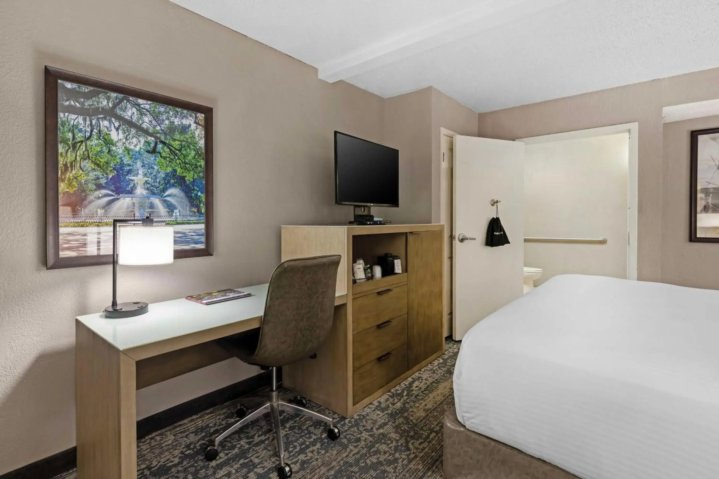 Bedroom, Bed in Best Western Savannah Historic District Bedroom, Bed in Best Western Savannah Historic District