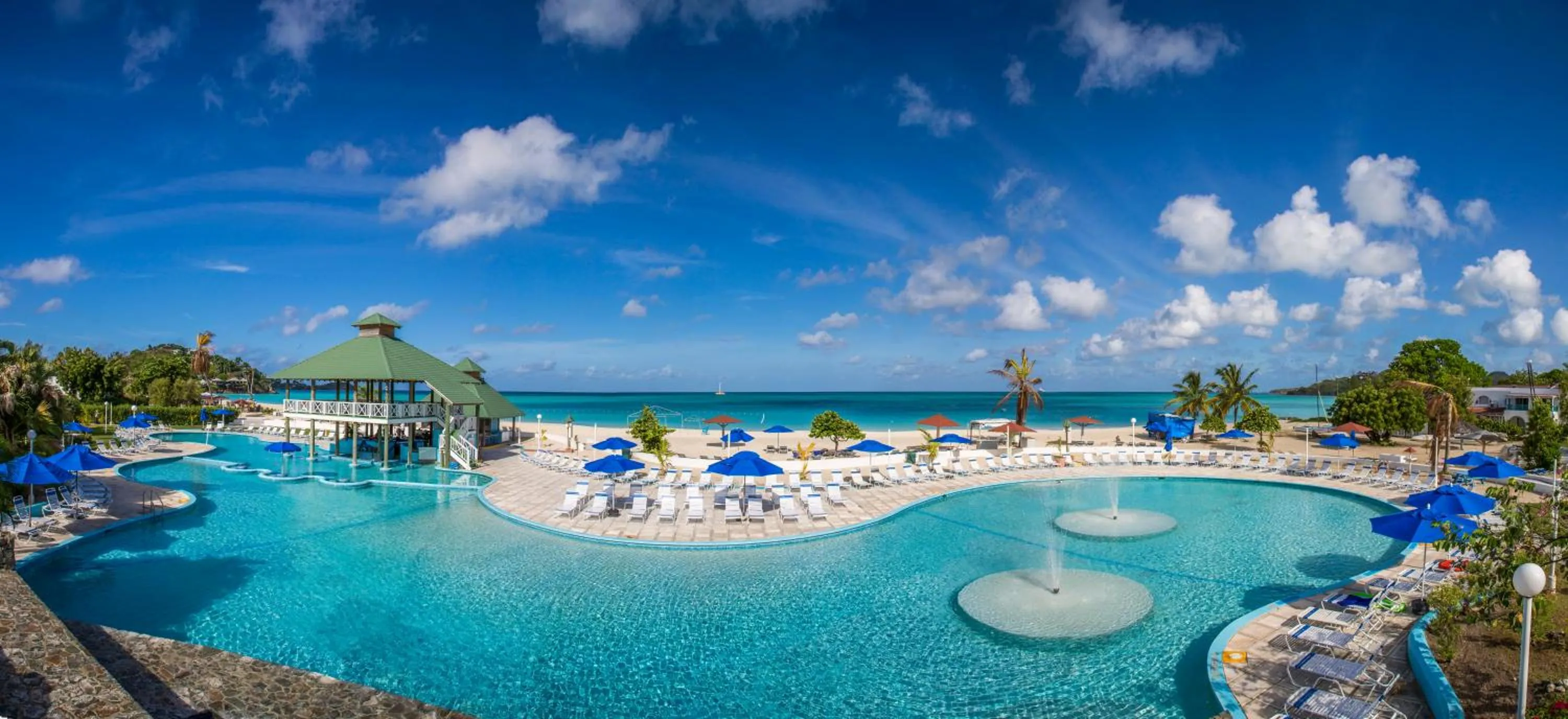 Swimming pool in Jolly Beach Antigua - All Inclusive