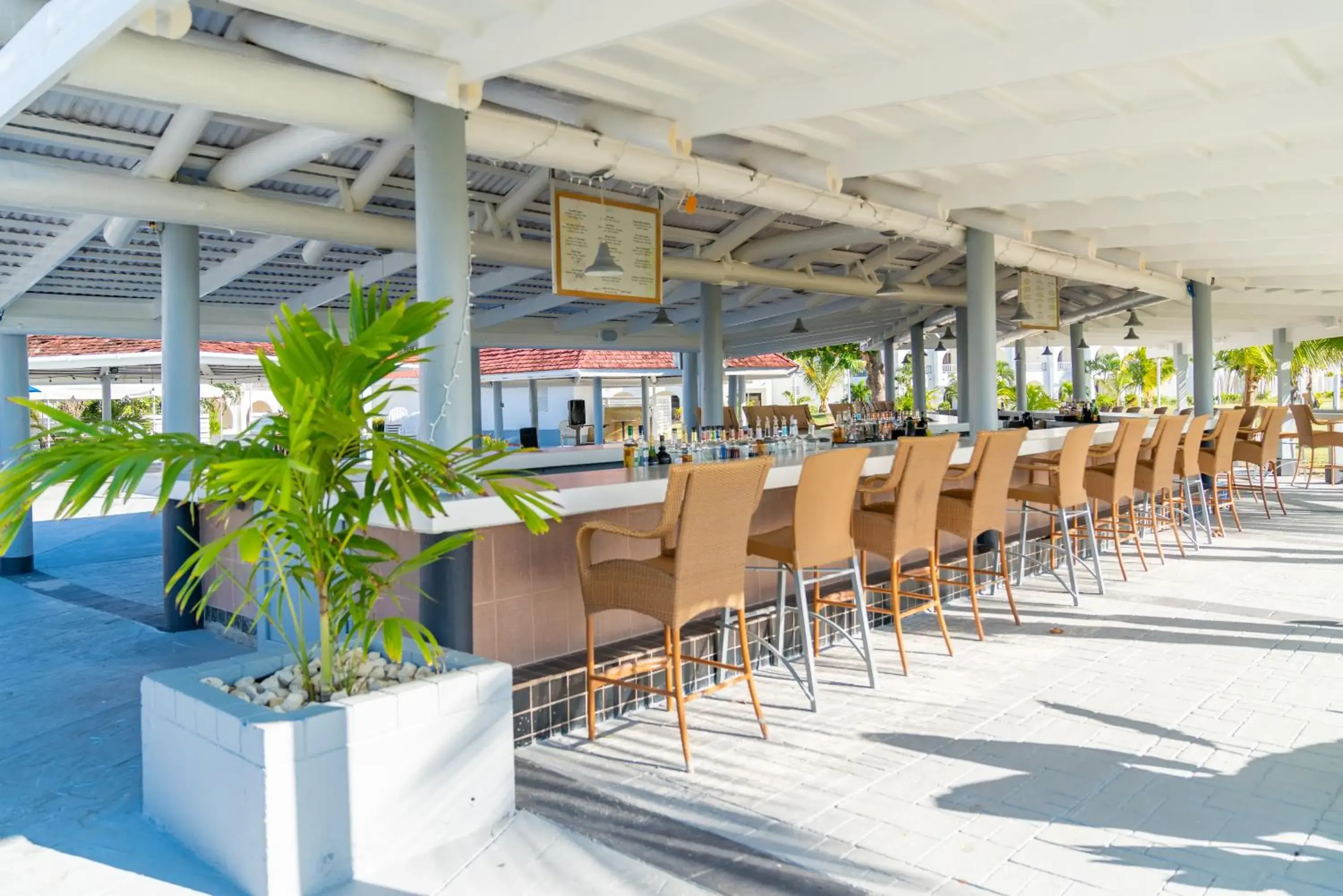 Lounge or bar in Jolly Beach Antigua - All Inclusive Lounge or bar in Jolly Beach Antigua - All Inclusive