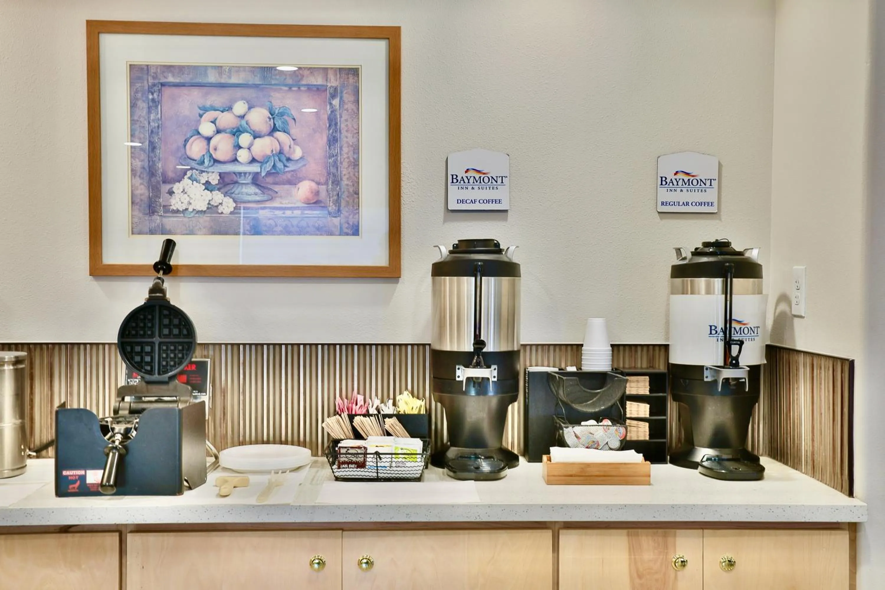 Coffee/tea facilities in Baymont by Wyndham Tucson Airport