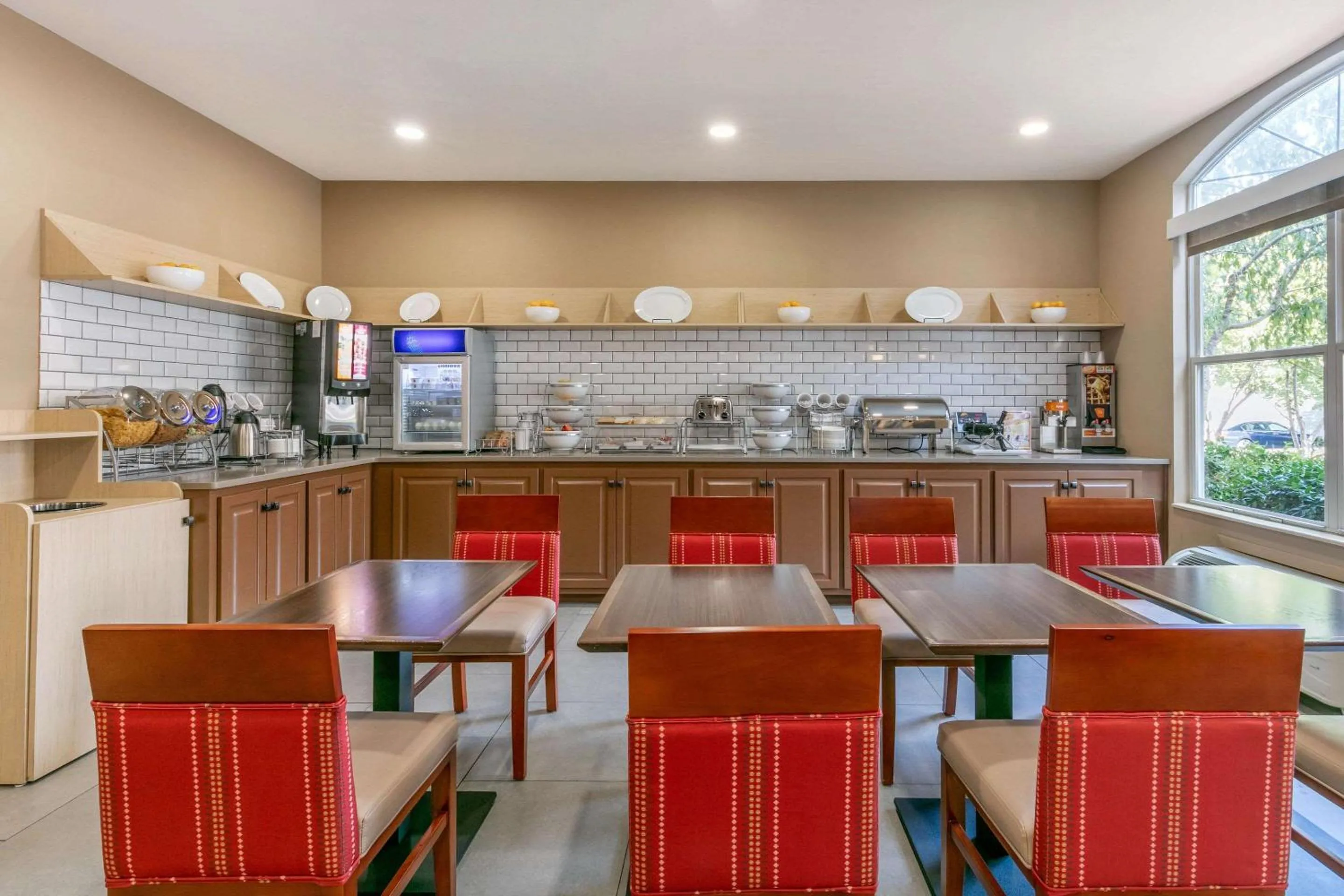 Restaurant/places to eat in Comfort Inn & Suites Nashville Franklin Cool Springs