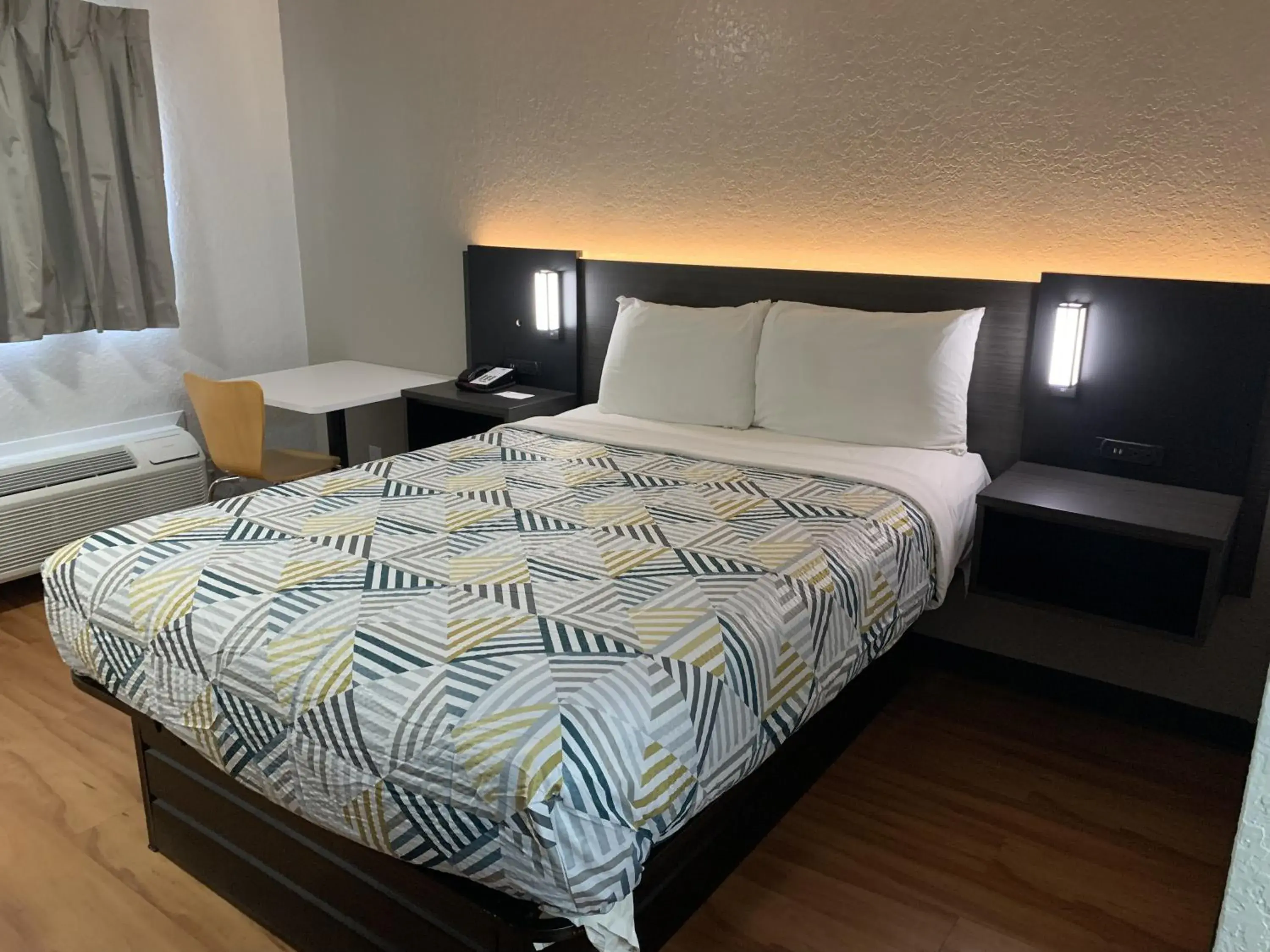 Bedroom, Bed in Motel 6-Atlanta, TX Bedroom, Bed in Motel 6-Atlanta, TX