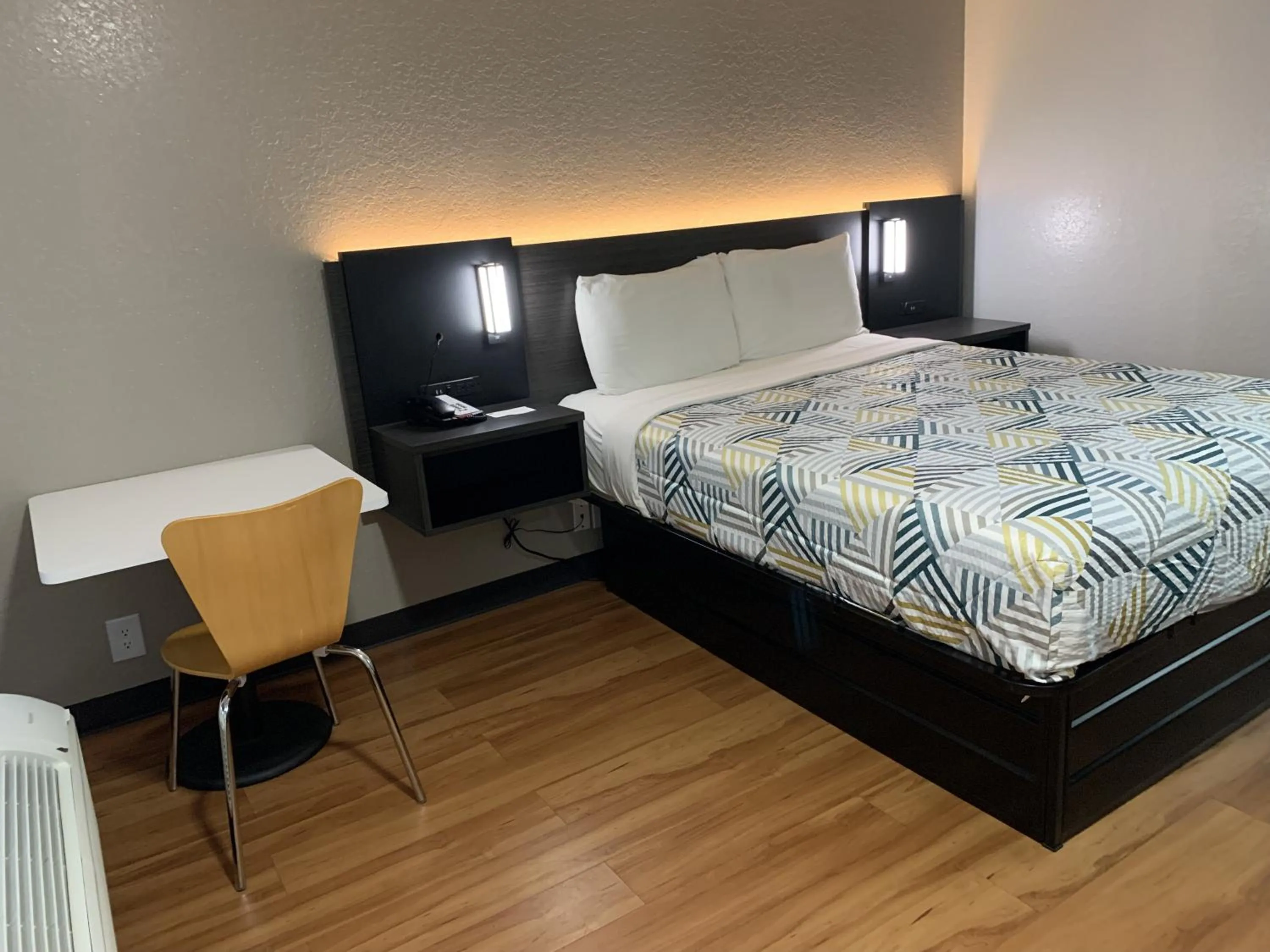 Bedroom, Bed in Motel 6-Atlanta, TX