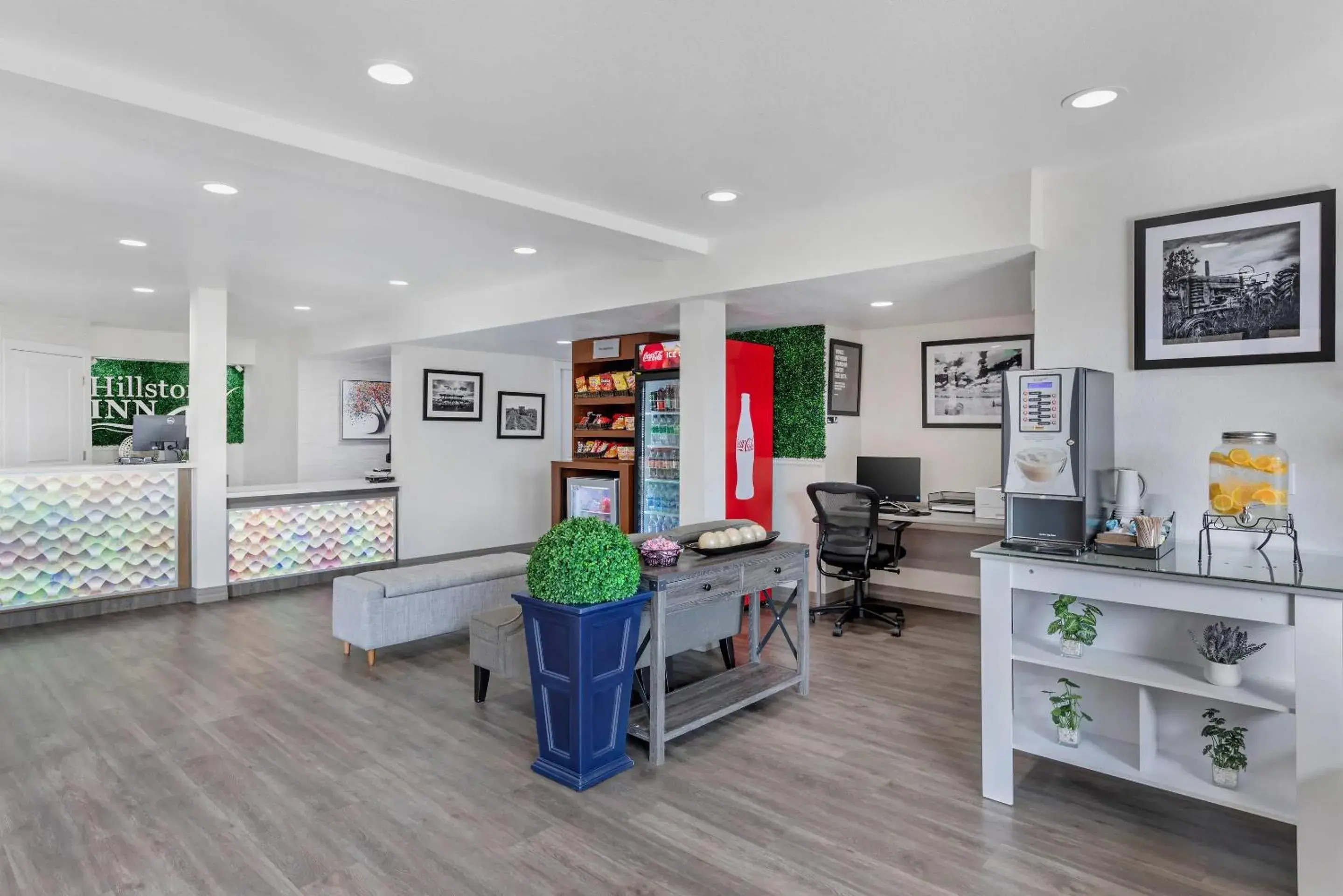 Lobby or reception in Hillstone Inn Tulare, an Ascend Collection Hotel Lobby or reception in Hillstone Inn Tulare, an Ascend Collection Hotel