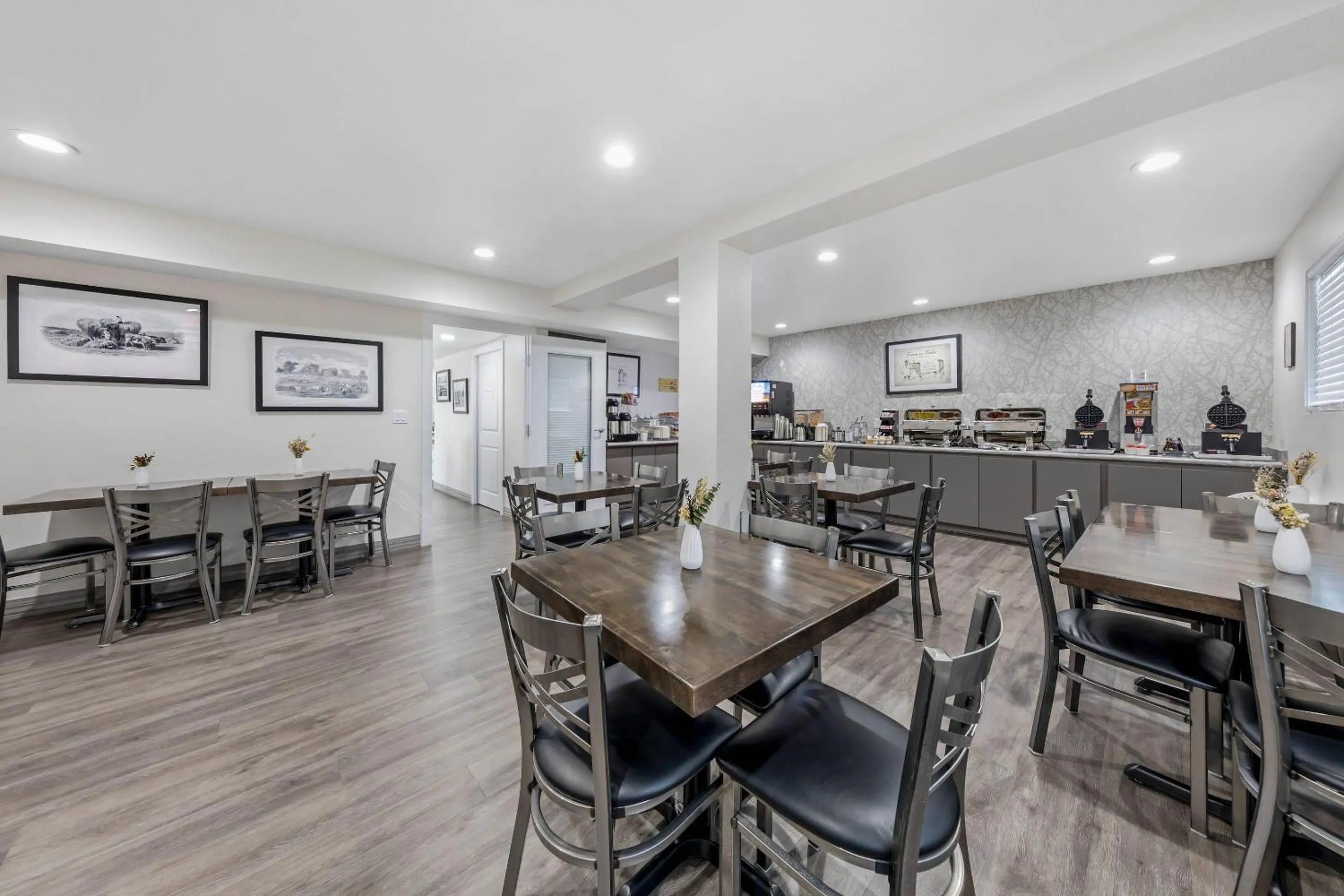 Breakfast in Hillstone Inn Tulare, an Ascend Collection Hotel