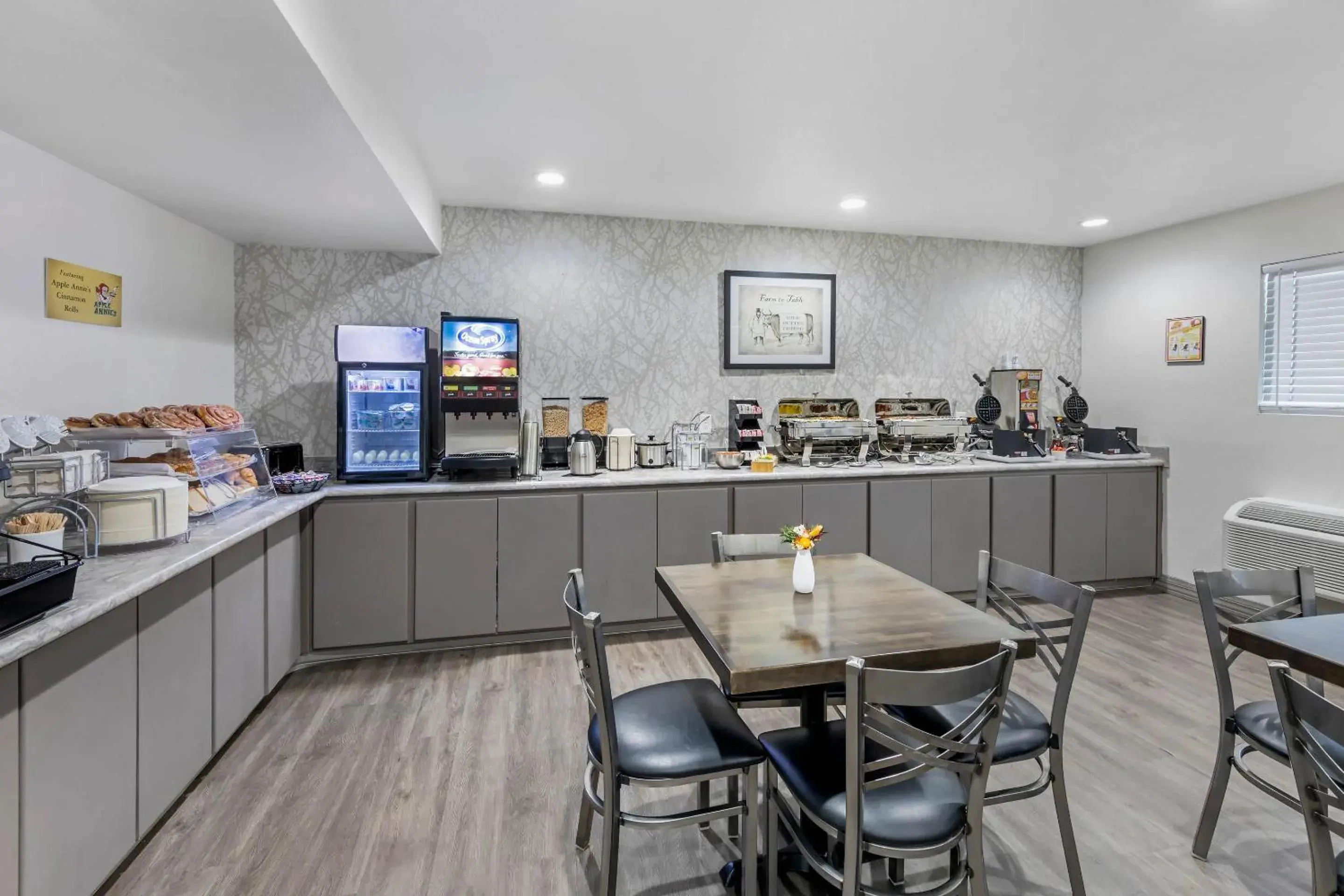 Breakfast in Hillstone Inn Tulare, an Ascend Collection Hotel Breakfast in Hillstone Inn Tulare, an Ascend Collection Hotel