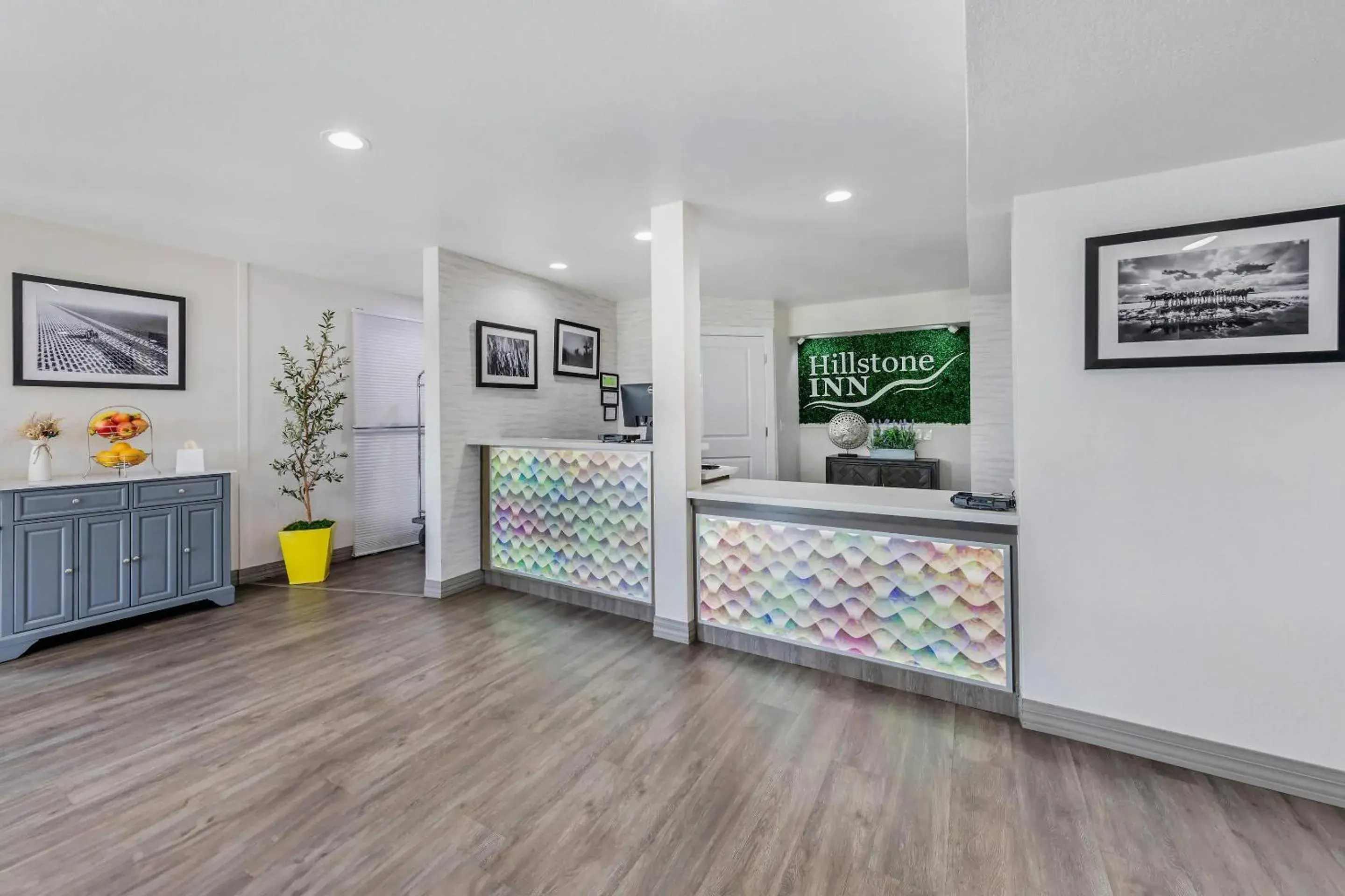 Lobby or reception in Hillstone Inn Tulare, an Ascend Collection Hotel Lobby or reception in Hillstone Inn Tulare, an Ascend Collection Hotel