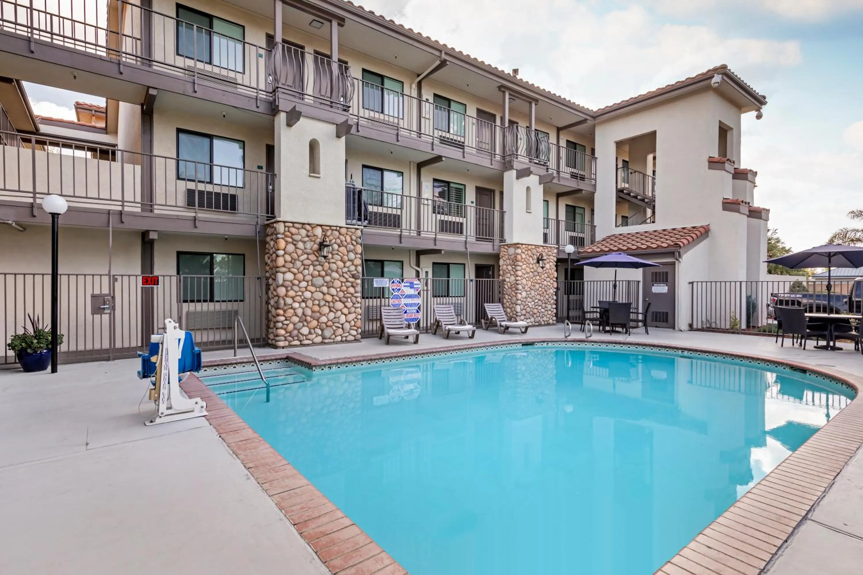 Swimming pool in Hillstone Inn Tulare, an Ascend Collection Hotel