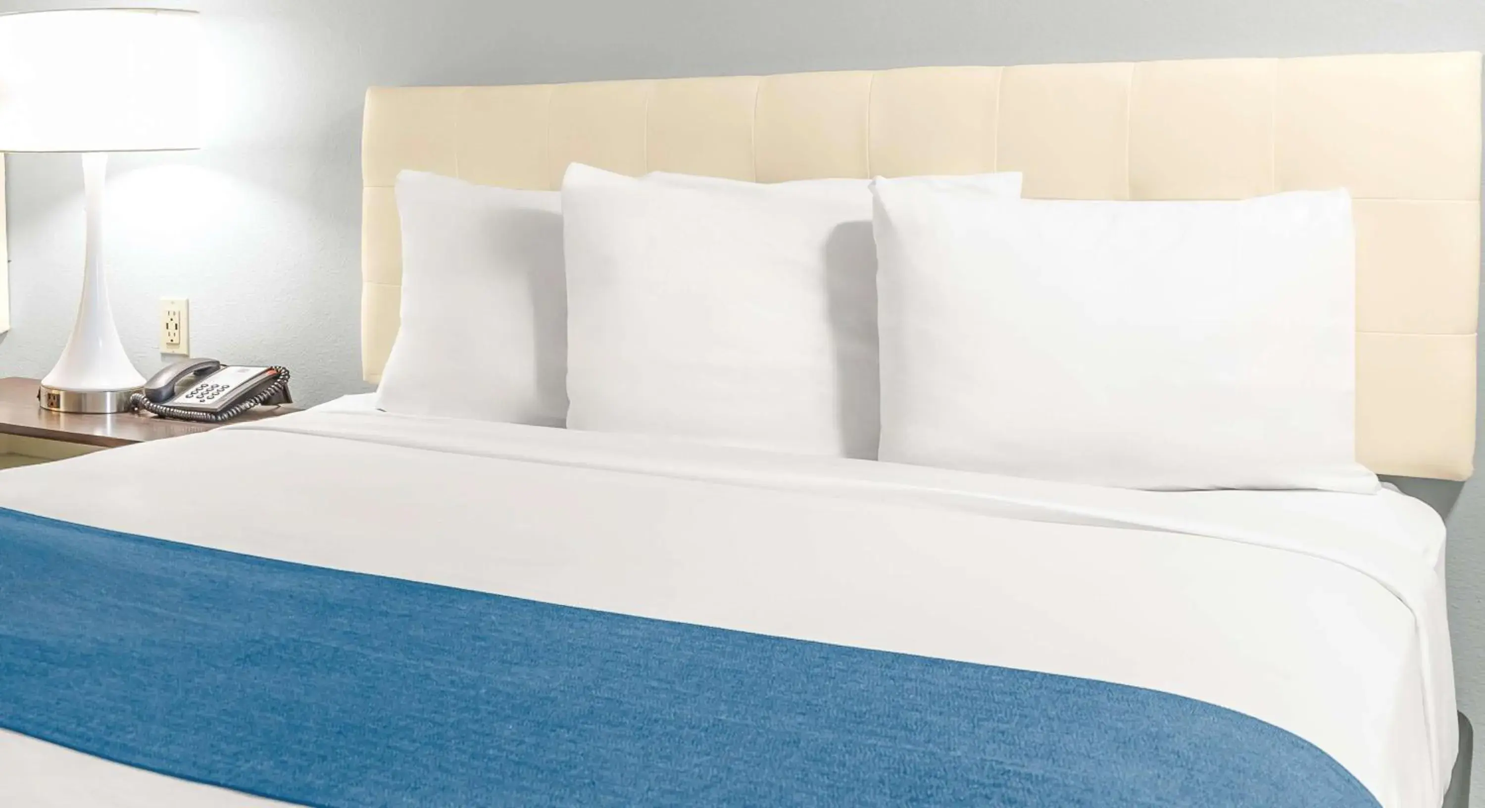 Bed in Studio 6 Suites Flagstaff AZ Bed in Studio 6 Suites Flagstaff AZ