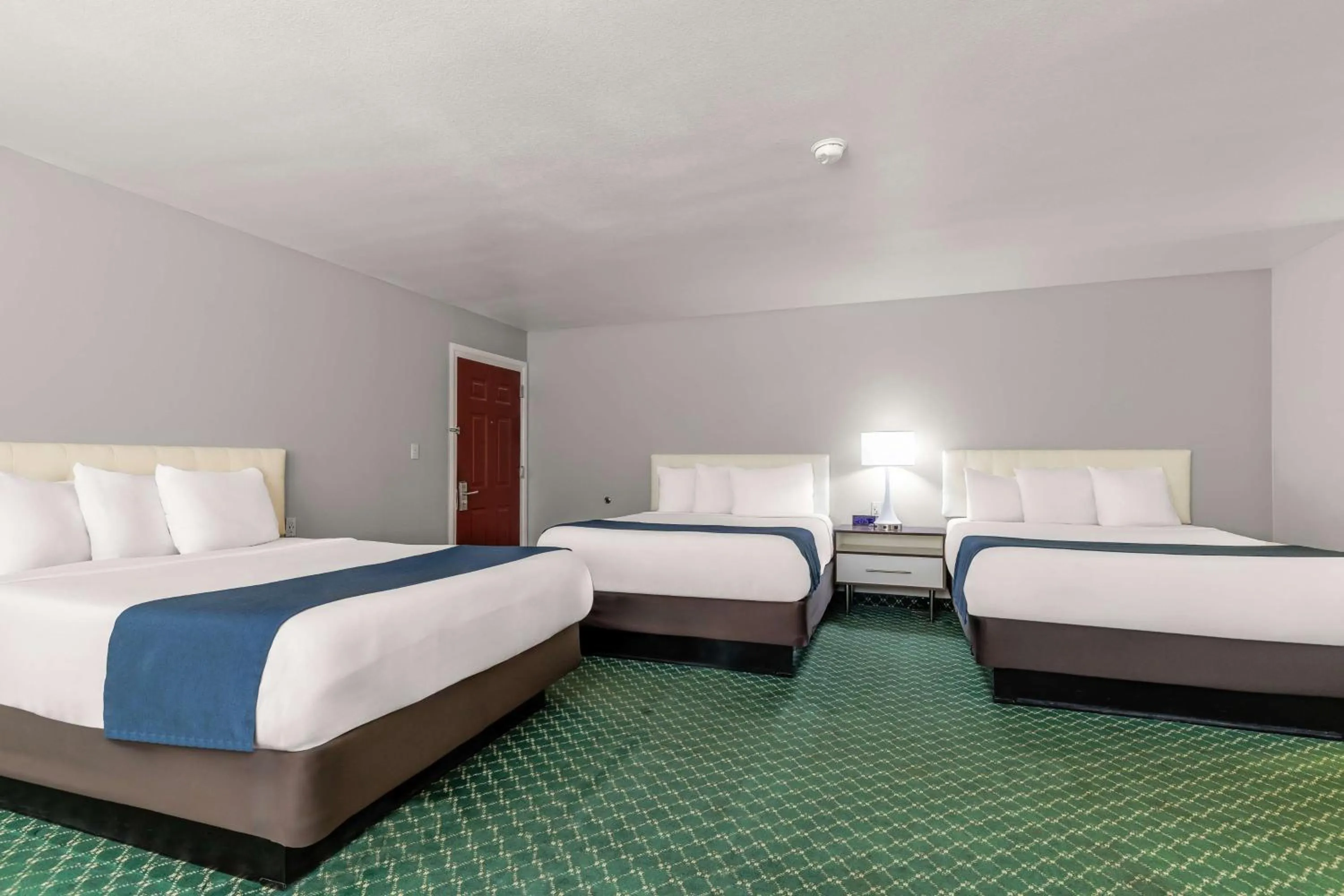 Bed in Studio 6 Suites Flagstaff AZ