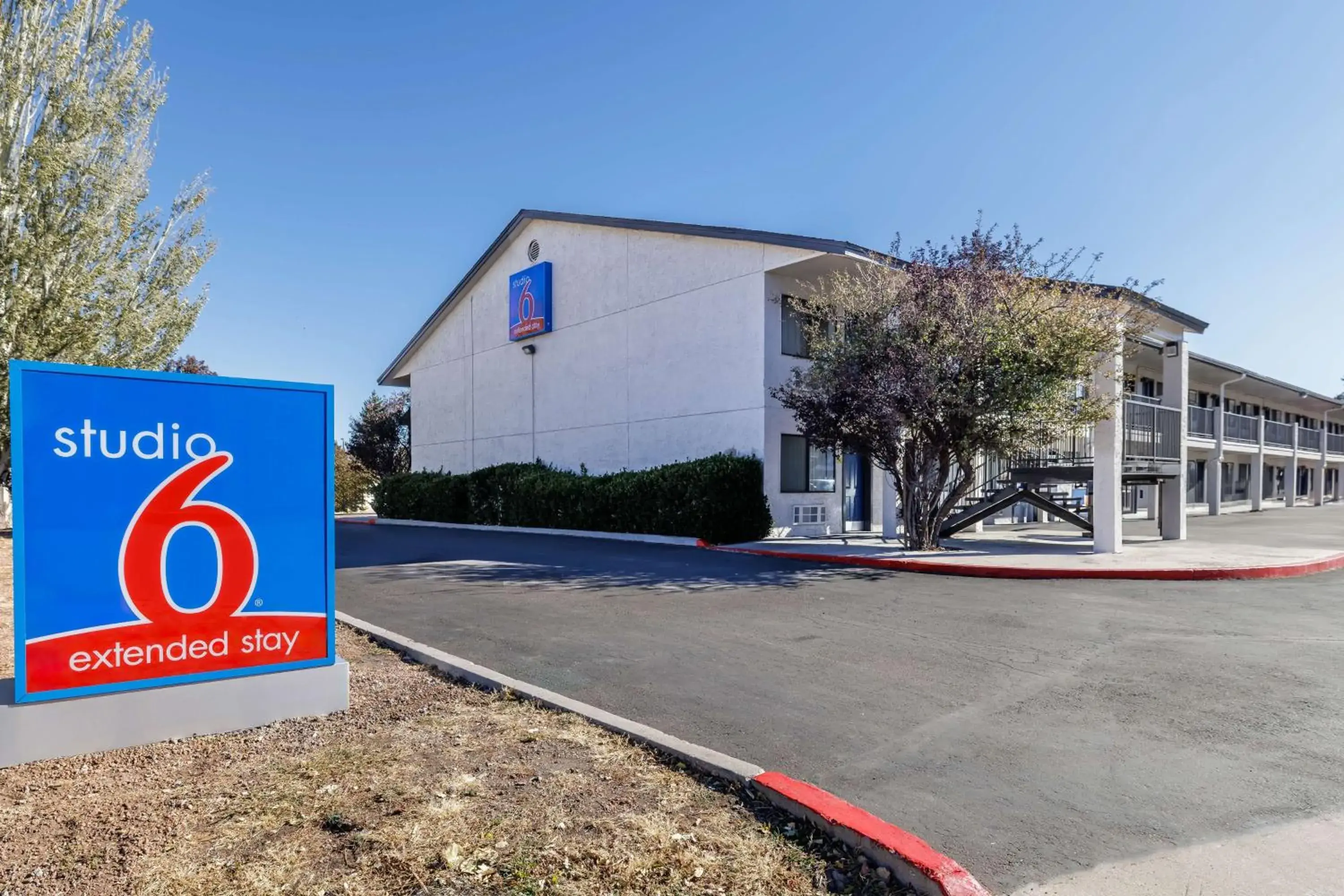 Property building in Studio 6 Suites Flagstaff AZ Property building in Studio 6 Suites Flagstaff AZ