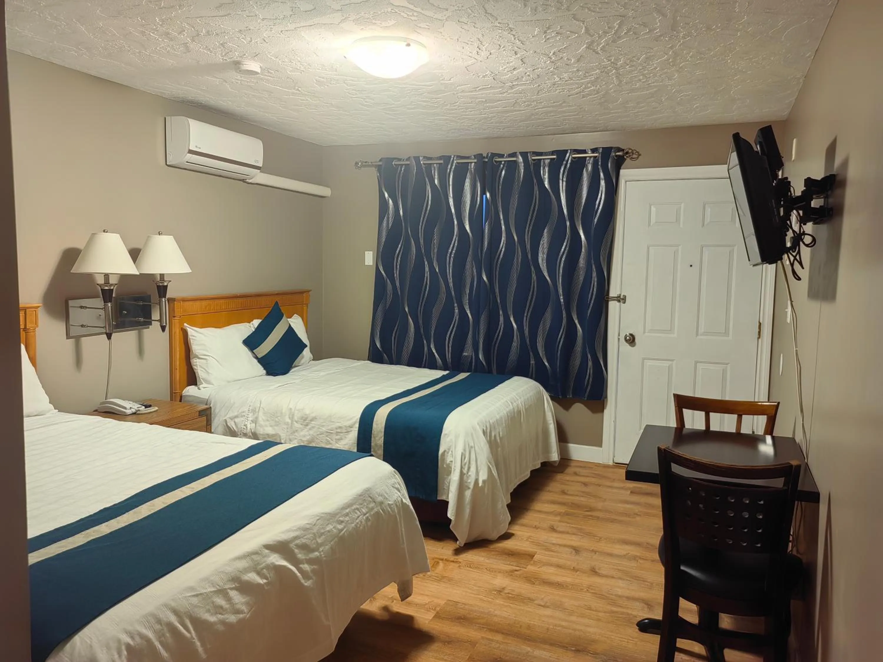 Bedroom, Bed in Harbour Light Motel