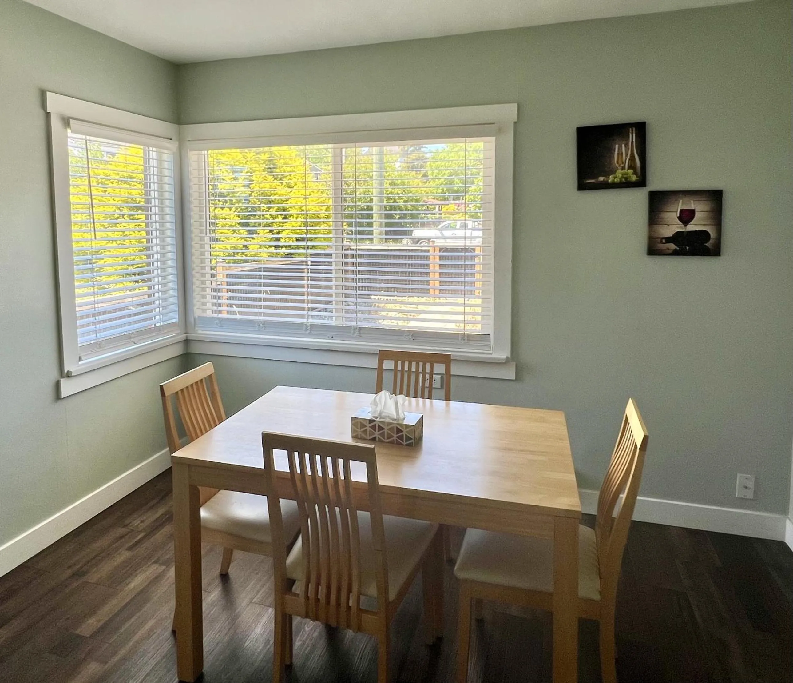 Dining area in Harbour Light Motel