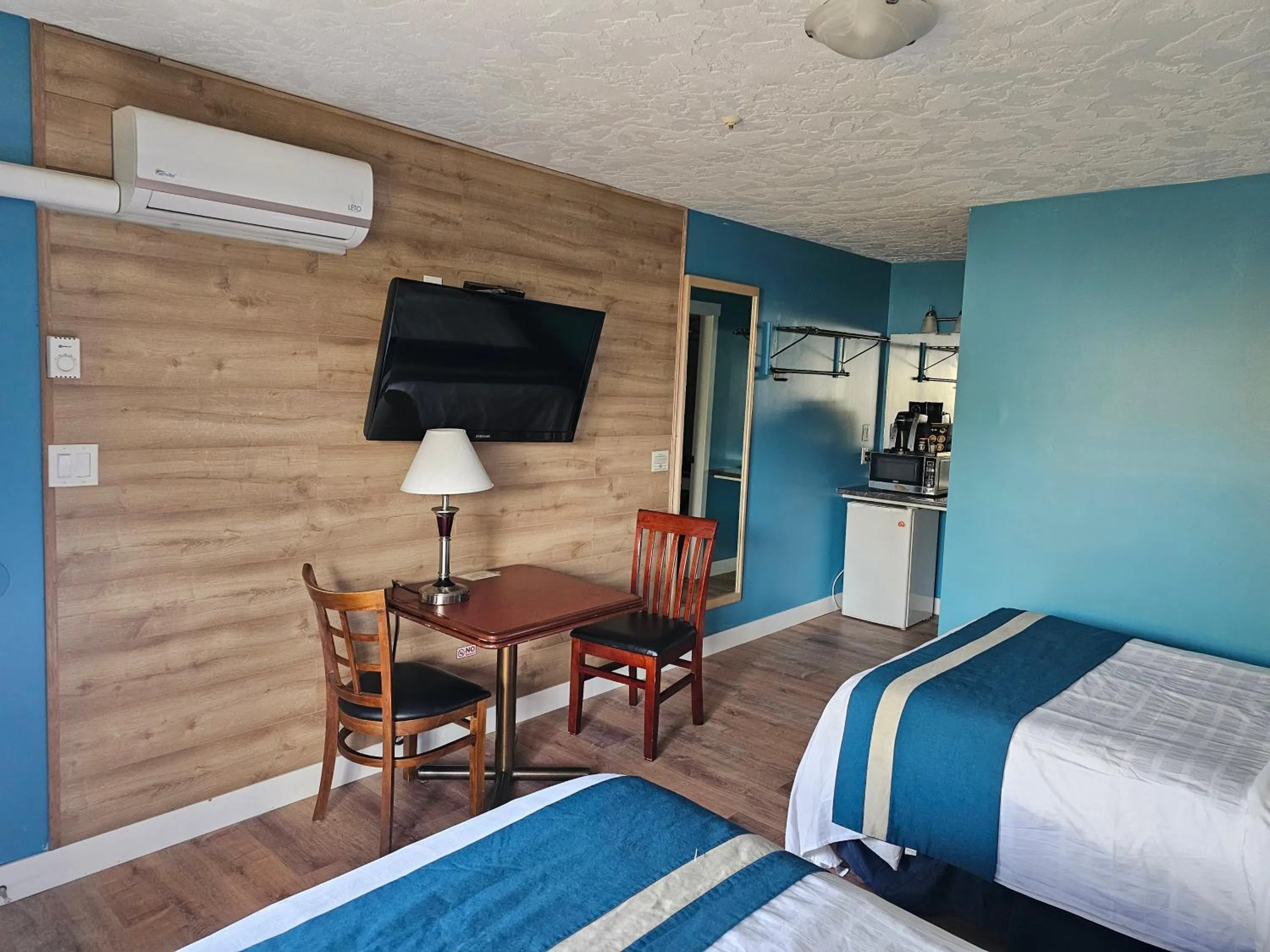 Bedroom, Bed in Harbour Light Motel