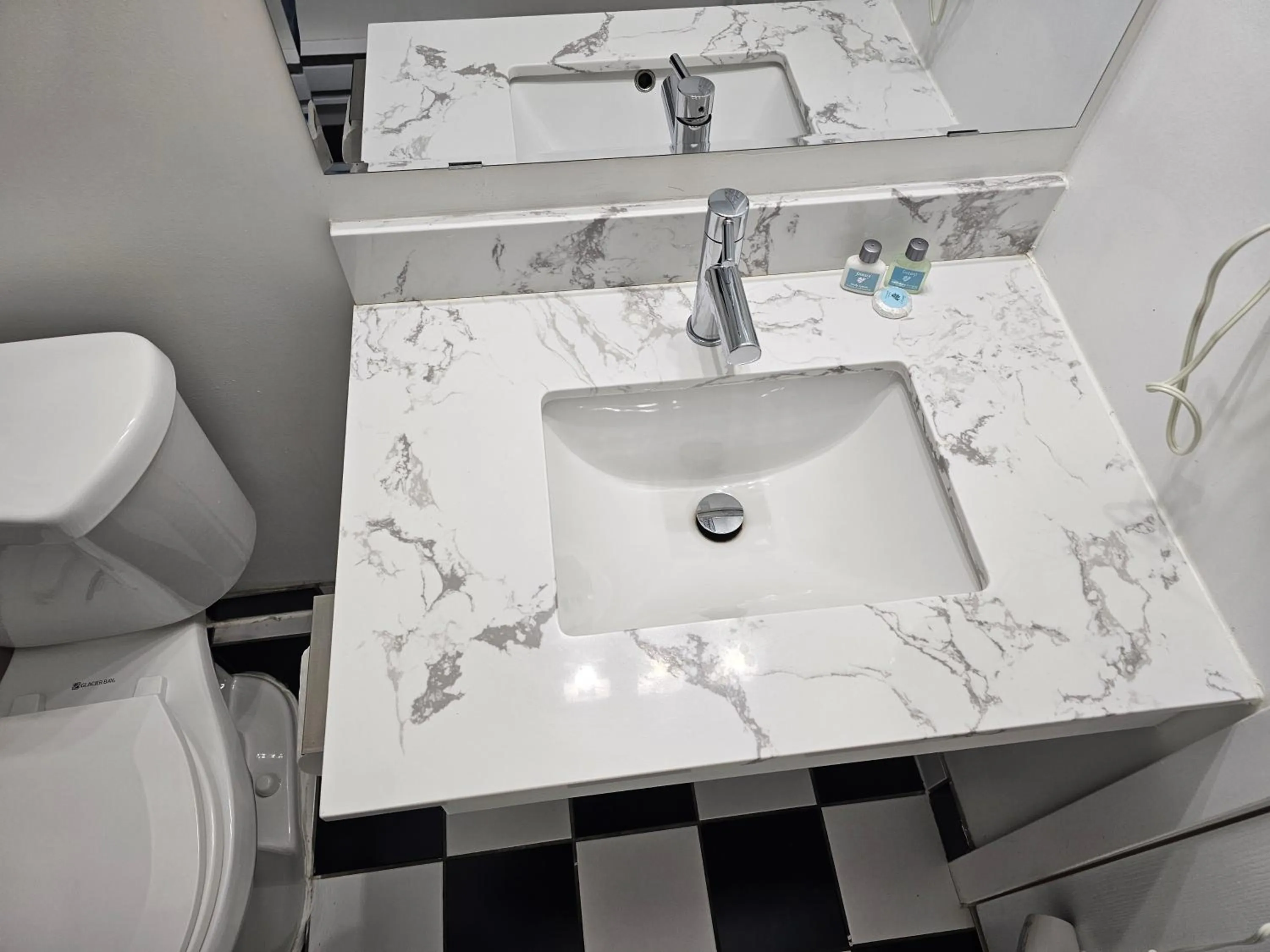 Toilet in Harbour Light Motel