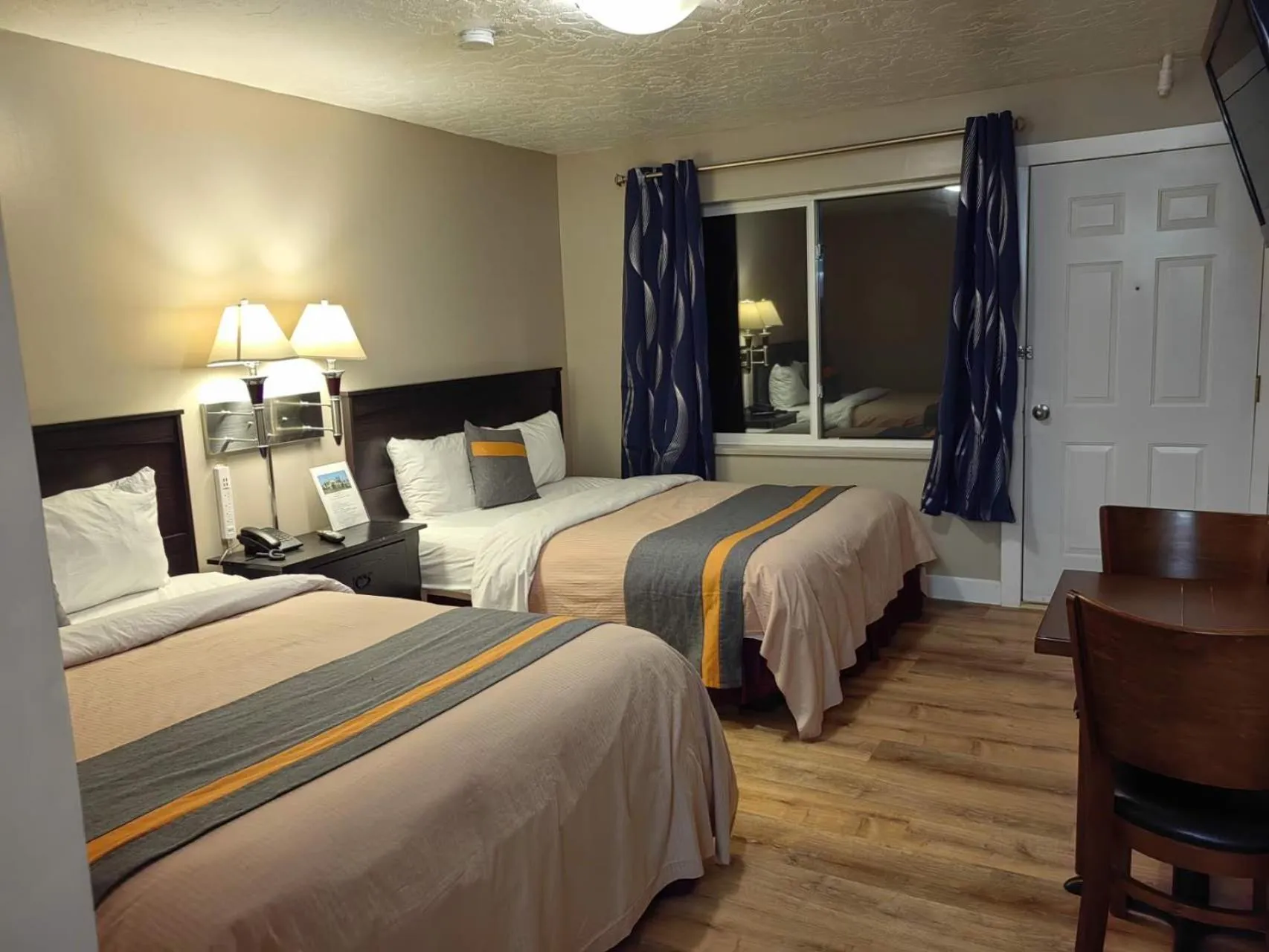 Bedroom, Bed in Harbour Light Motel