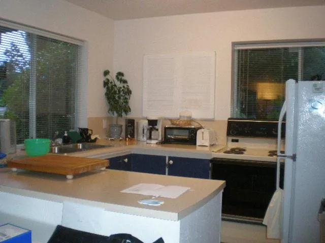 Kitchen or kitchenette in Island View B&B