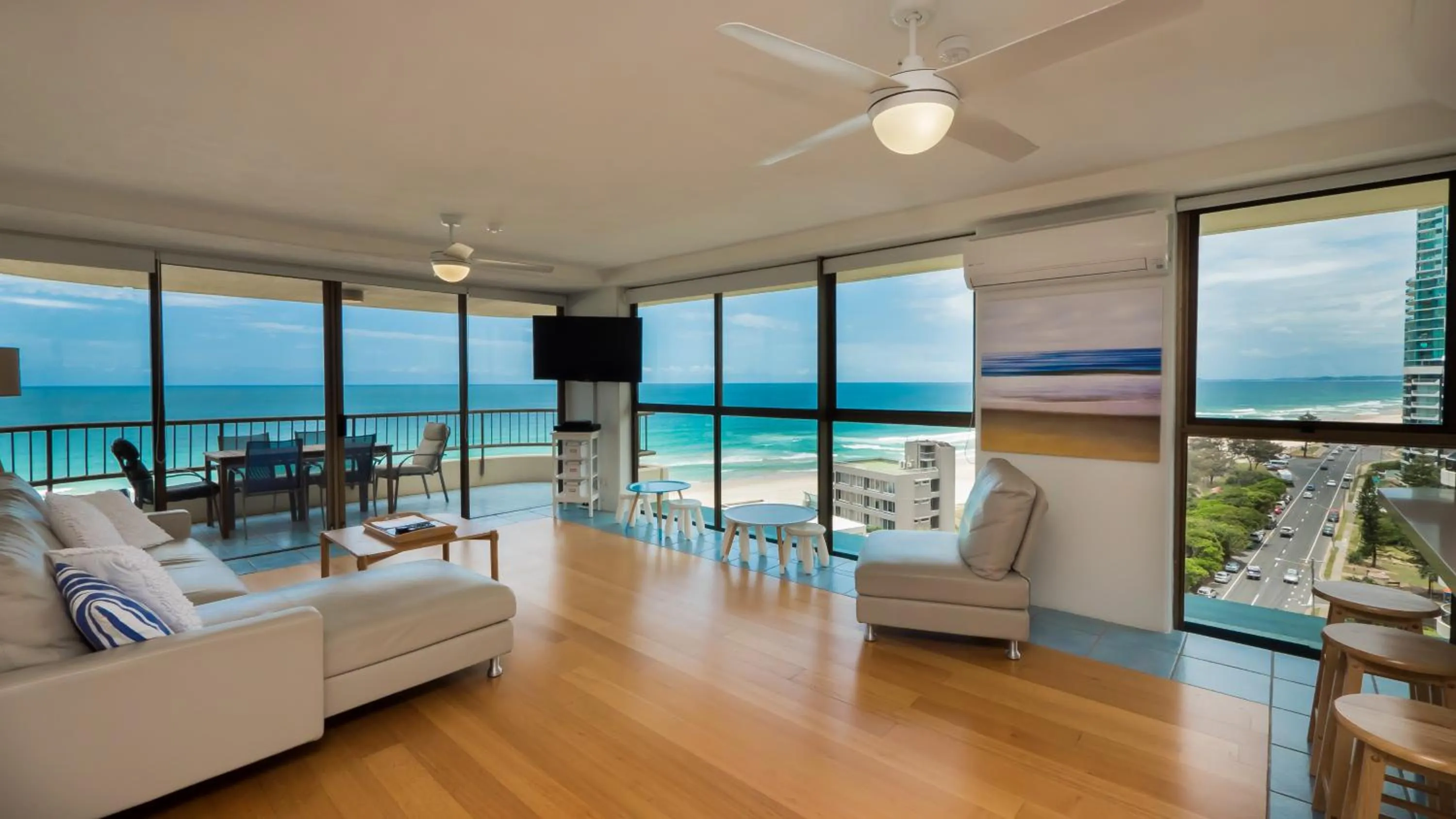 TV and multimedia in Norfolk Luxury Beachfront Apartments Gold Coast