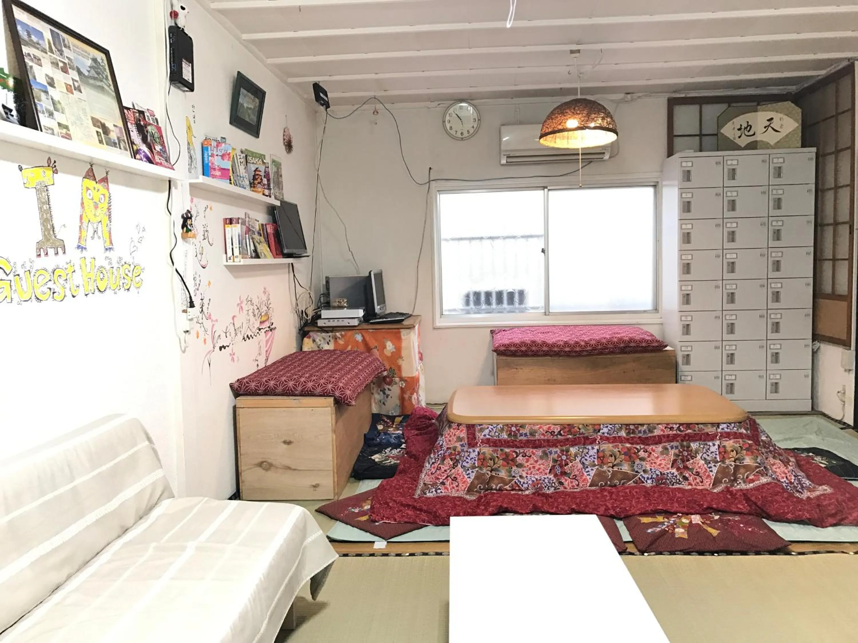 Communal lounge/ TV room, Bed in IM guest house