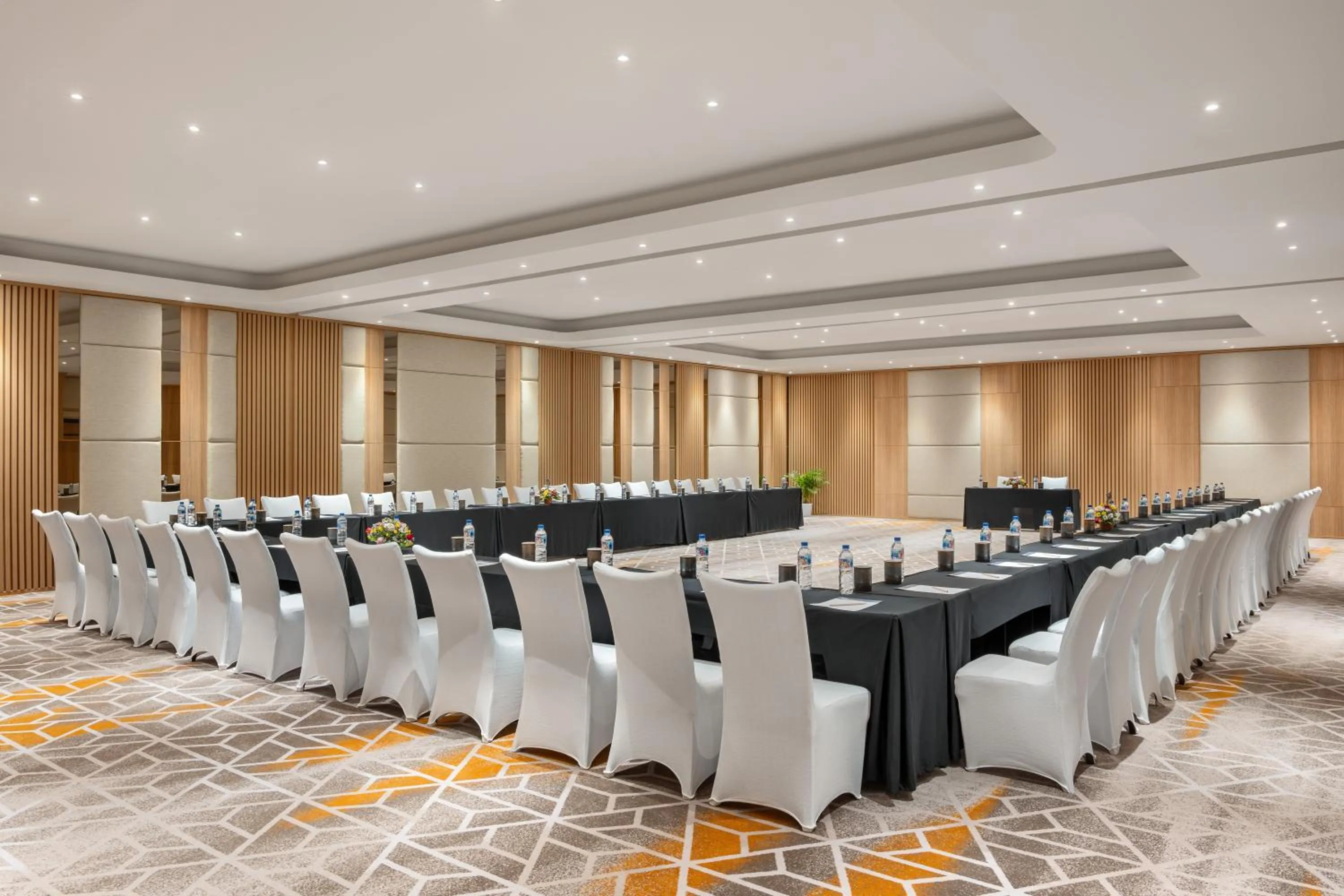 Meeting/conference room in Holiday Inn Express Bali Sunset Road by IHG
