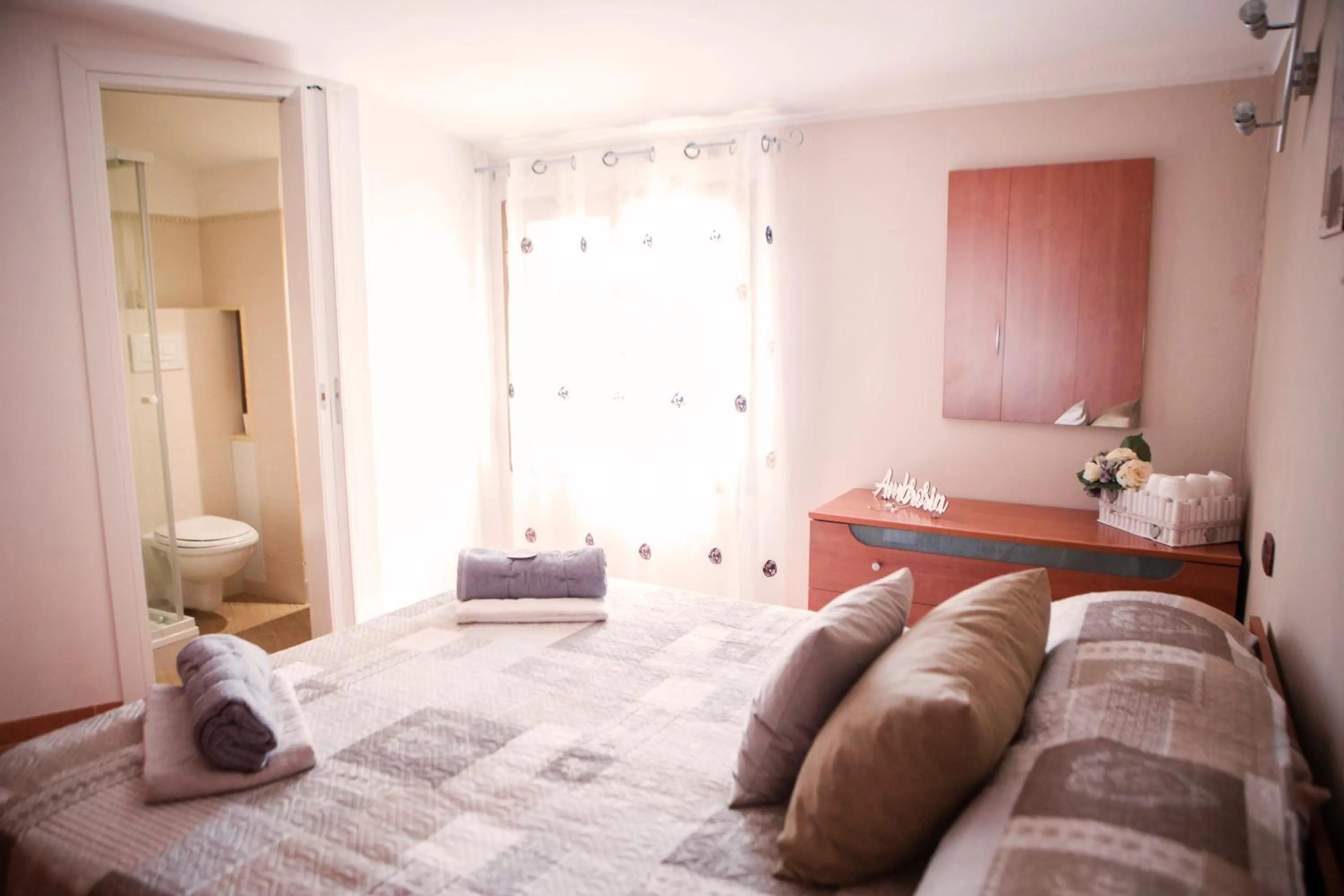Double Room with Private Bathroom - single occupancy in Ambrosia