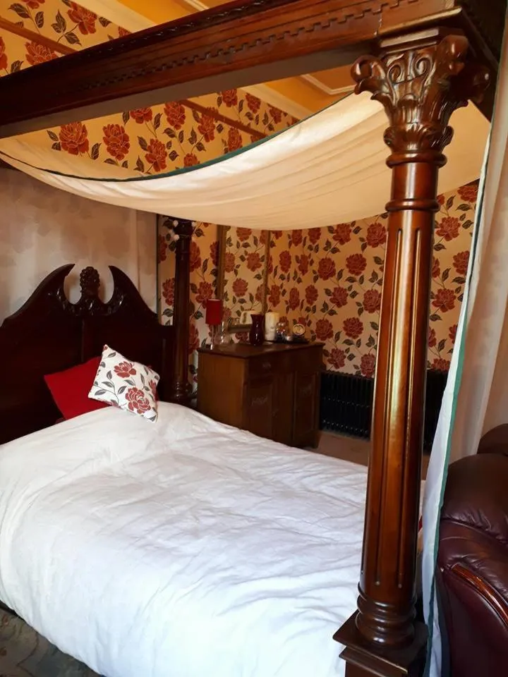 Bed in Hallgreen castle