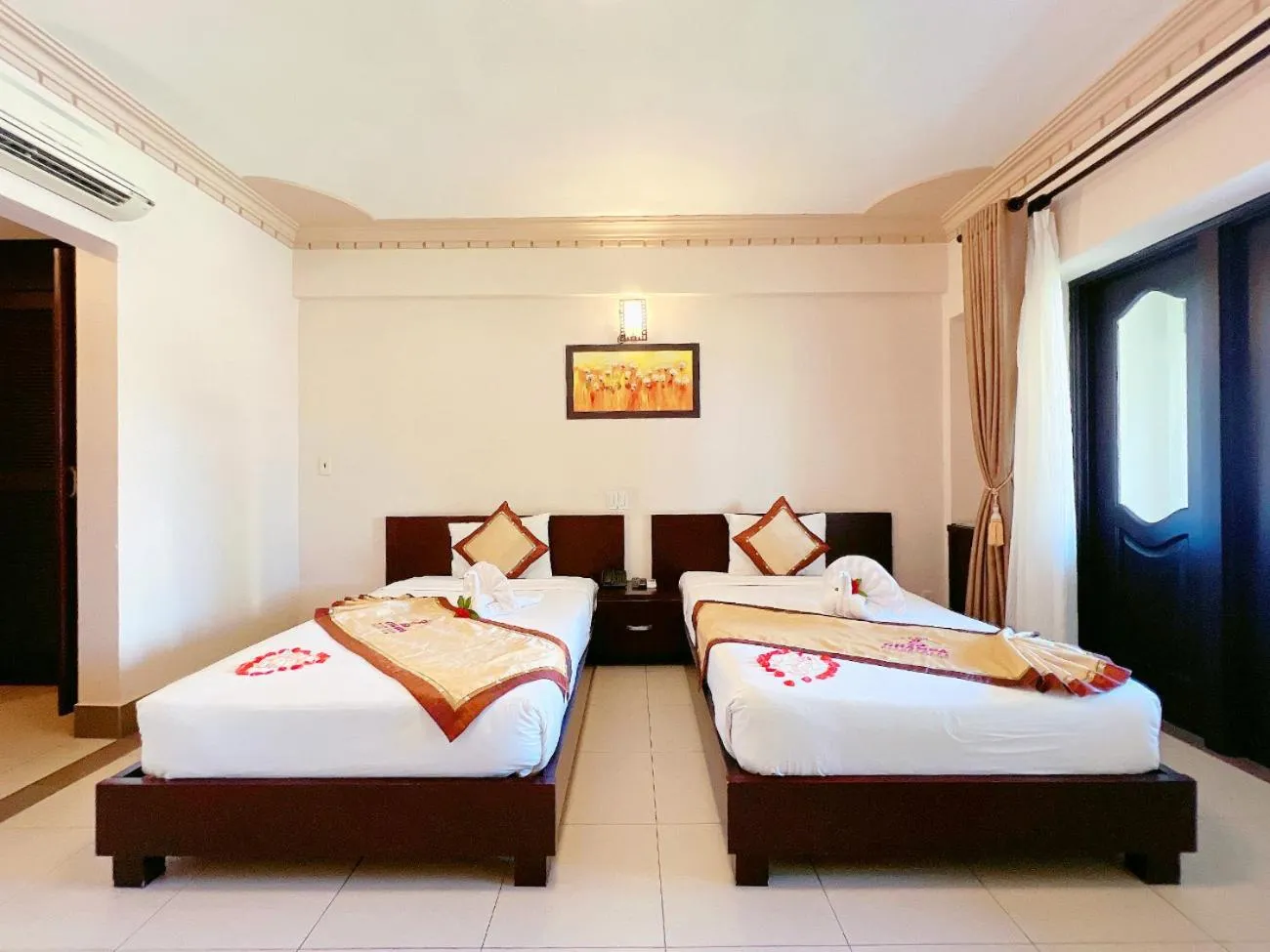 Bed in Champa Resort & Spa