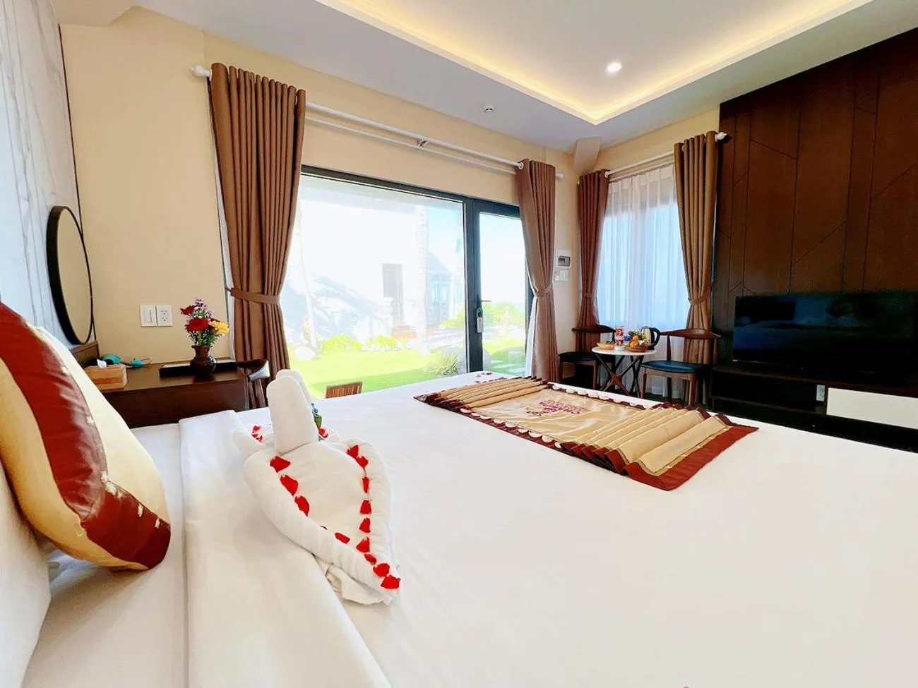 Bed in Champa Resort & Spa