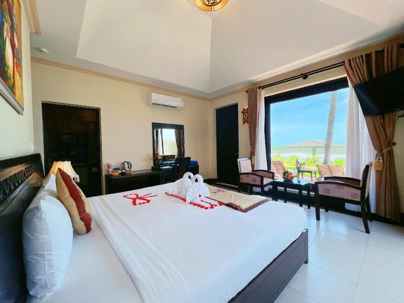 Bed in Champa Resort & Spa