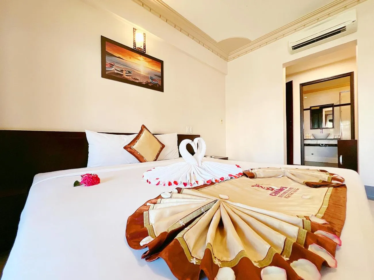 Bed in Champa Resort & Spa