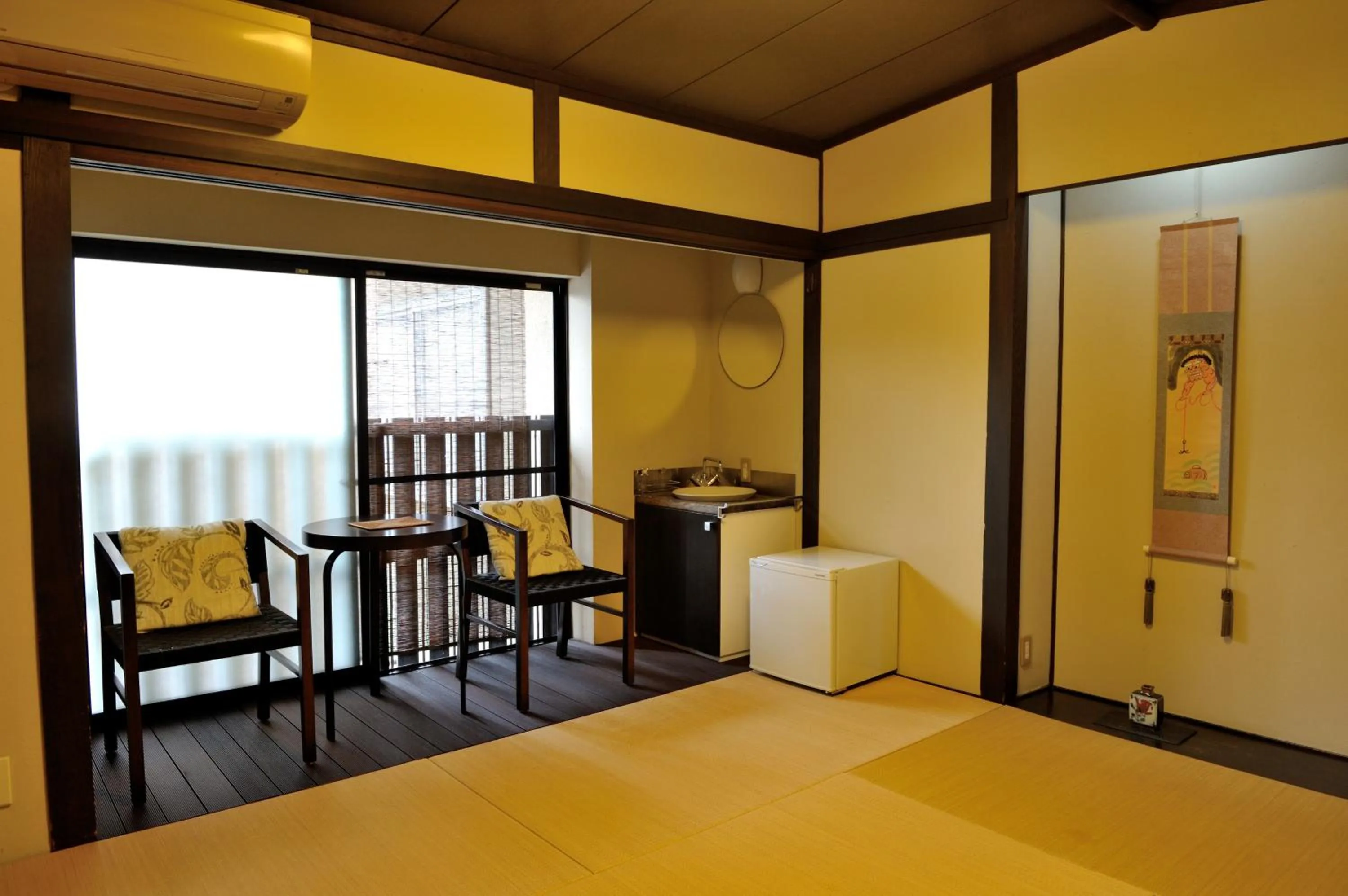 Photo of the whole room, Bed in Yadoya Nishijinso