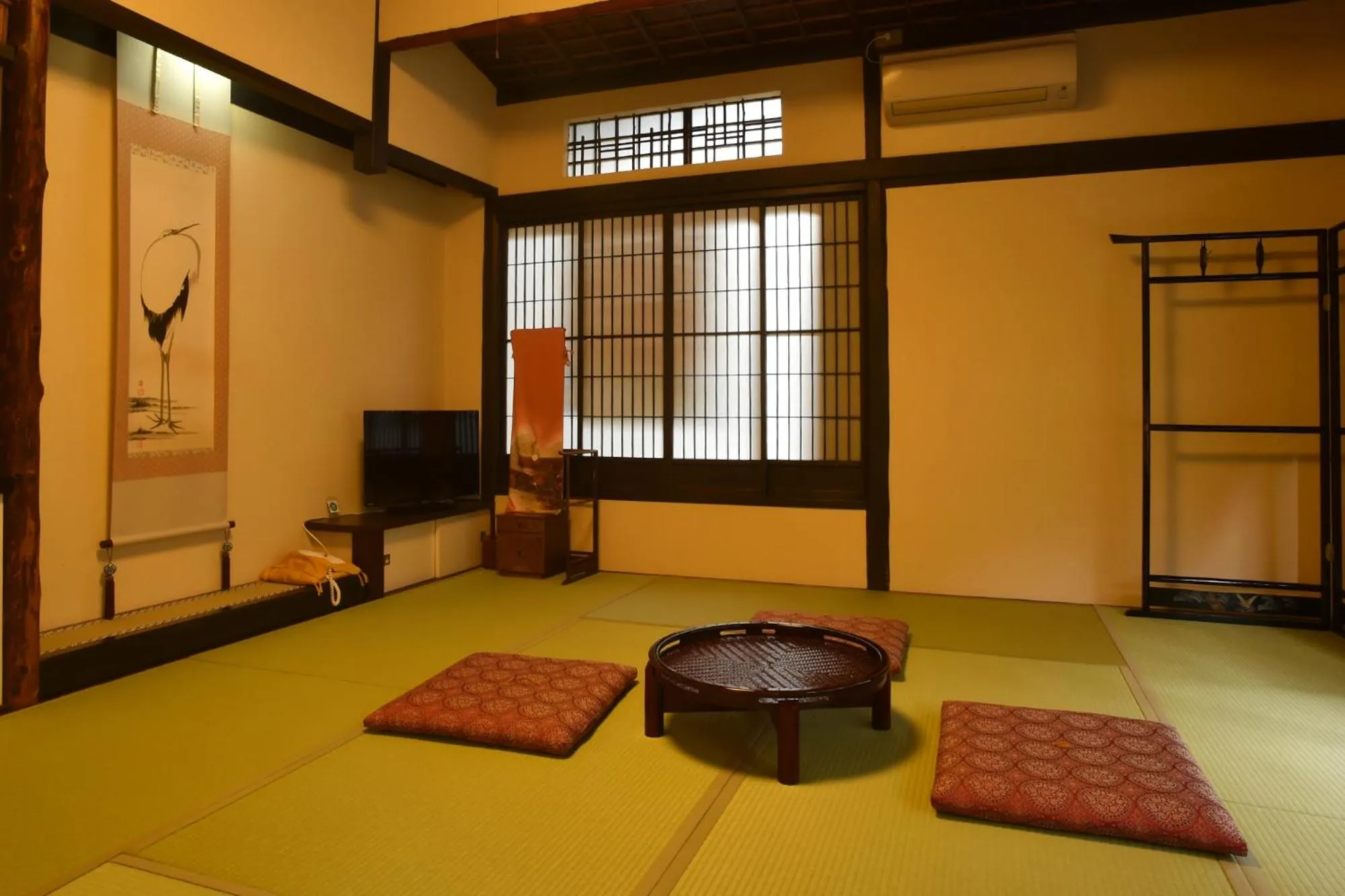 Photo of the whole room, Bed in Yadoya Nishijinso
