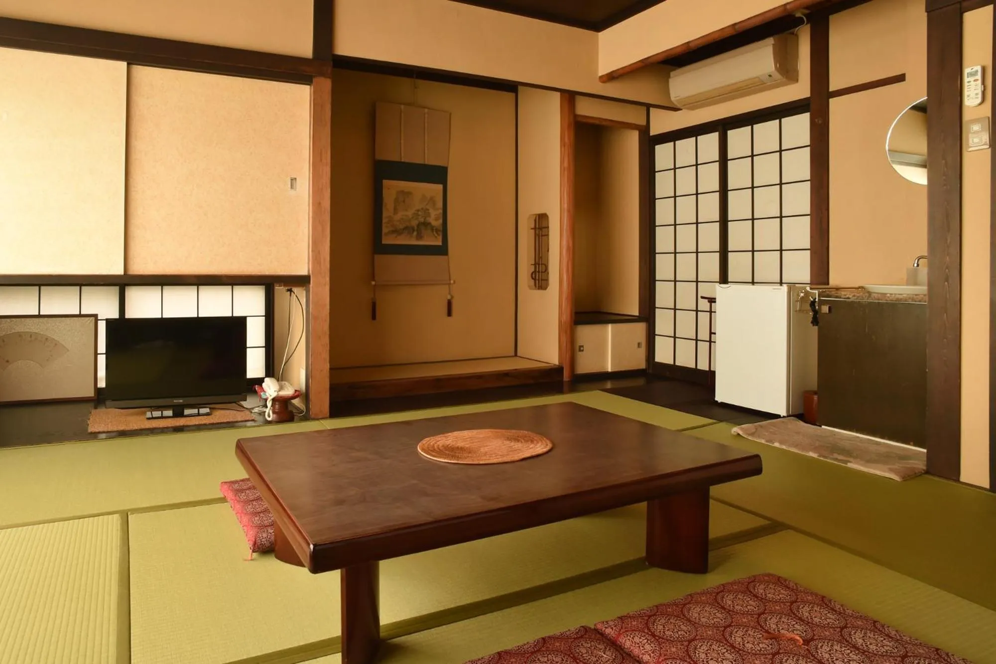 Photo of the whole room in Yadoya Nishijinso