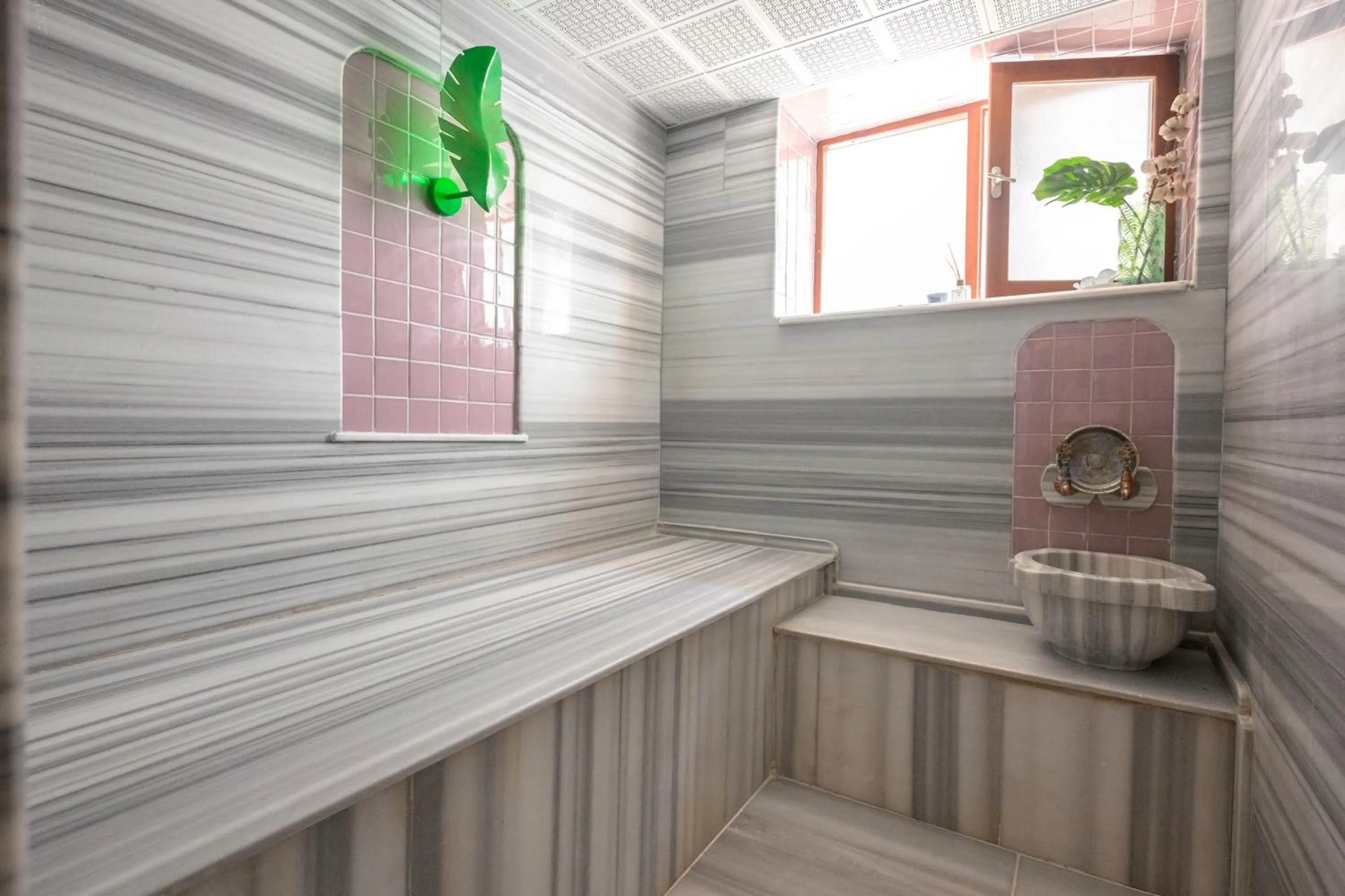 Delight Deluxe Hotel & Spa