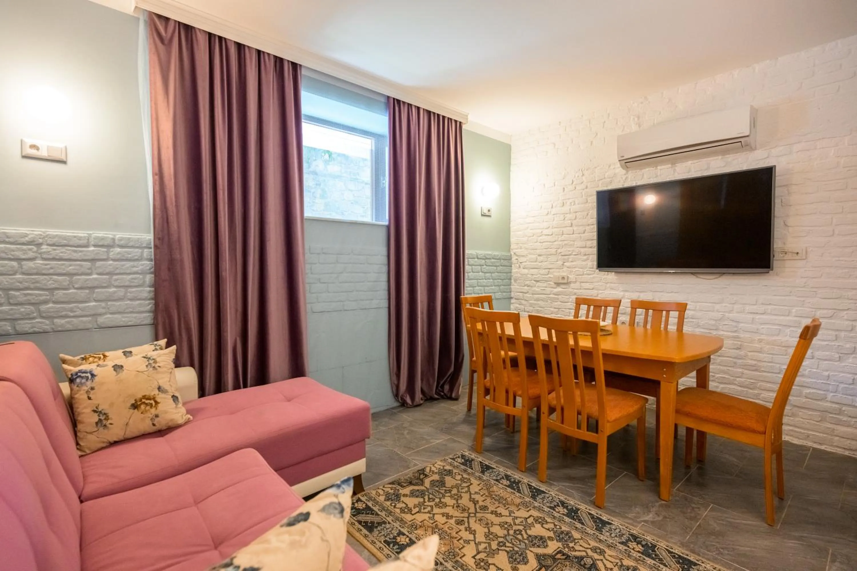 Delight Deluxe Hotel & Spa