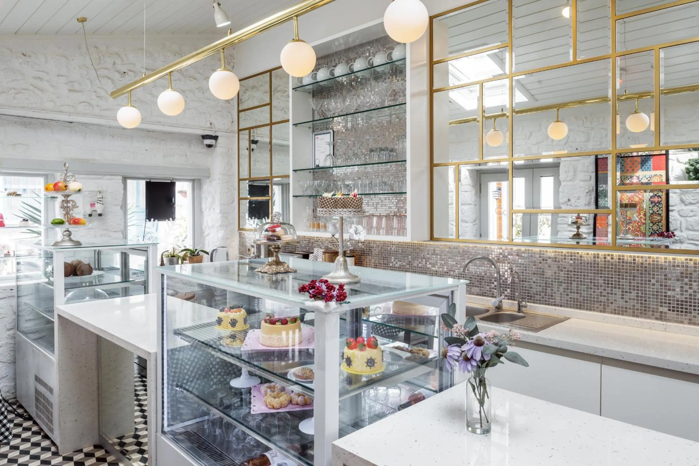 Food in Delight Deluxe Hotel & Spa