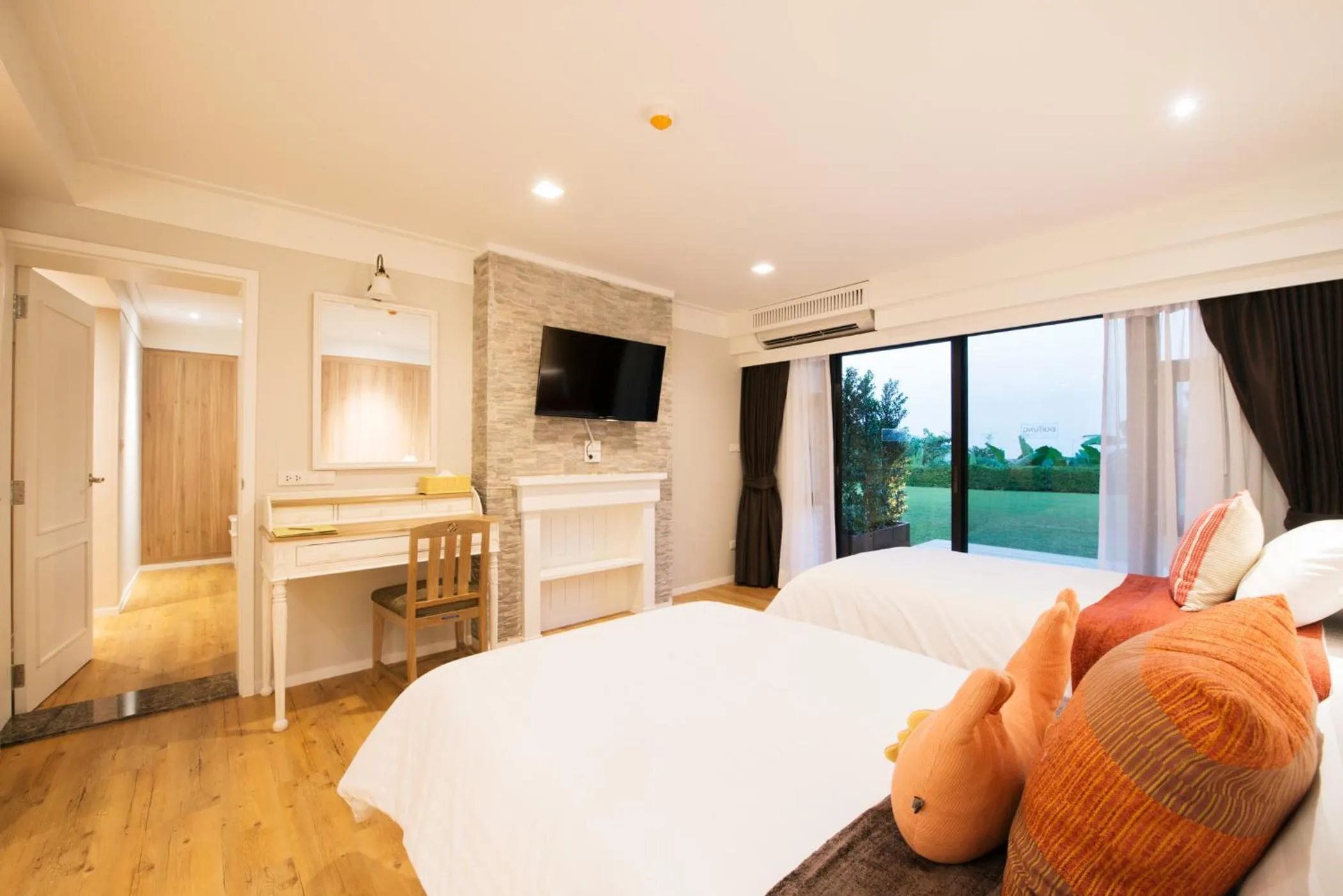 Photo of the whole room, Bed in DoiTung Lodge