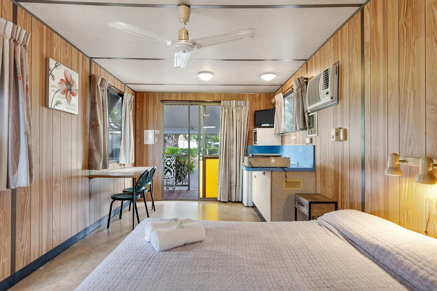 Photo of the whole room, Bed in First City Caravilla