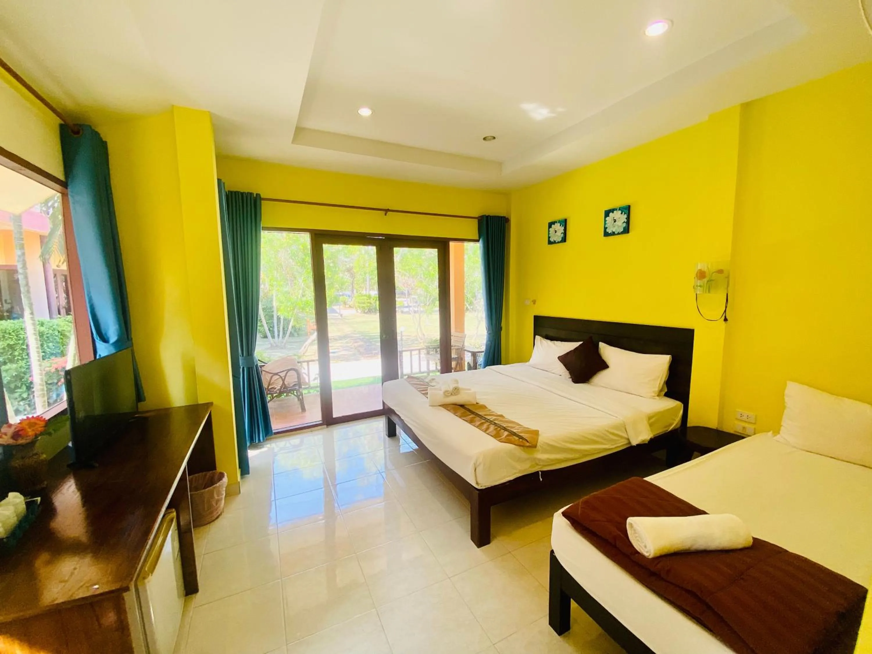 Bed in Pranmanee Beach Resort