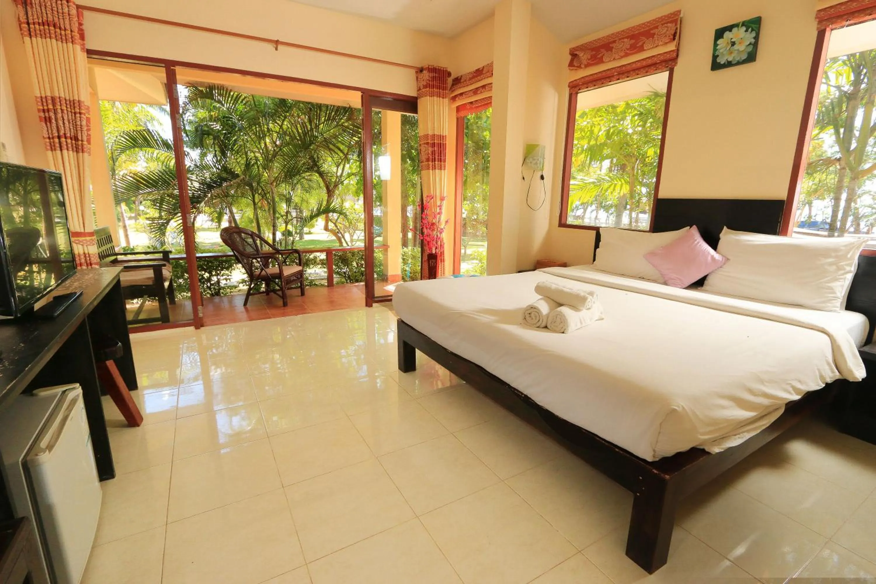 Bed in Pranmanee Beach Resort