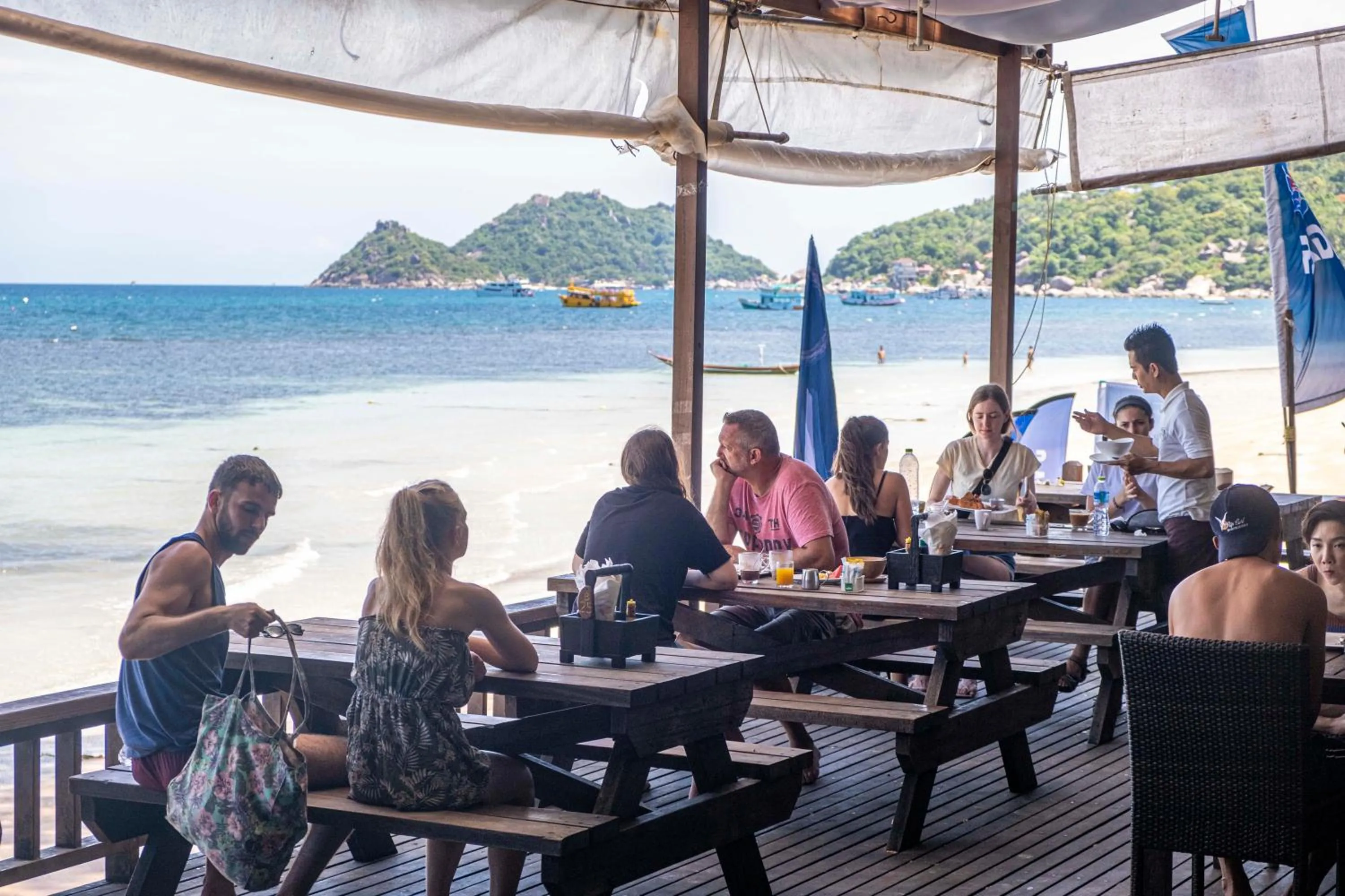 Restaurant/places to eat in Ban's Diving Resort