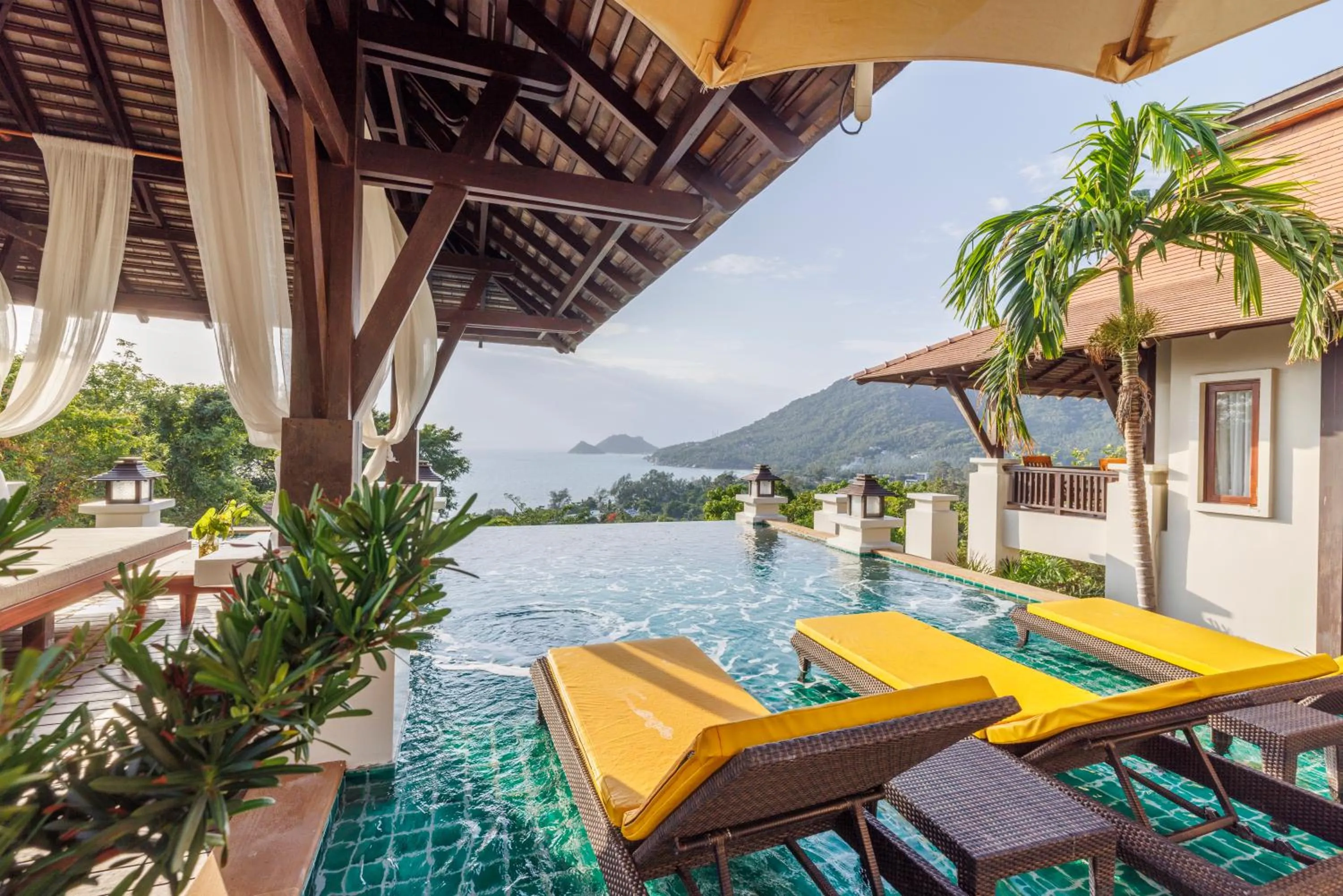 Swimming pool in Ban's Diving Resort