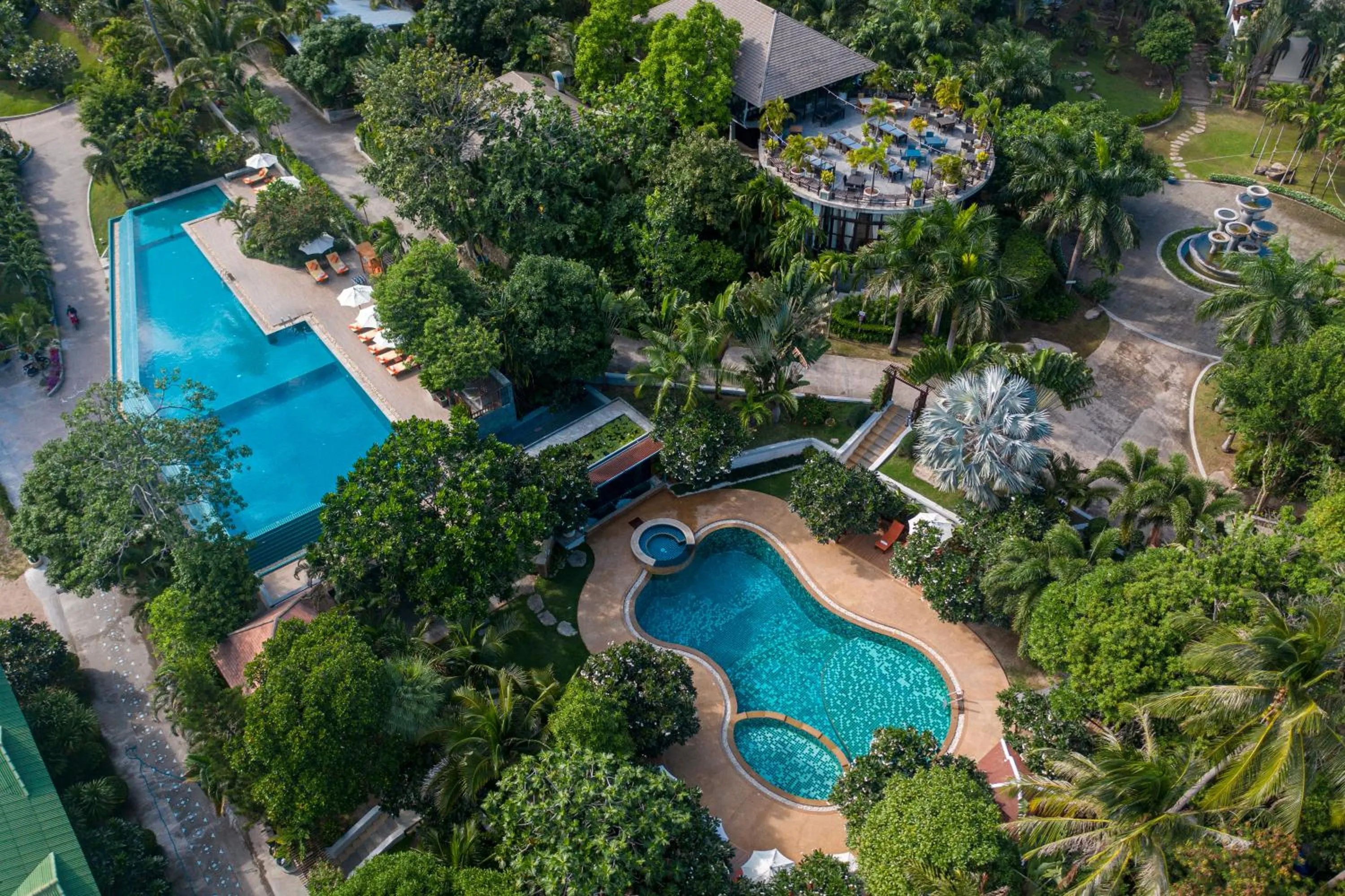 Swimming pool in Ban's Diving Resort