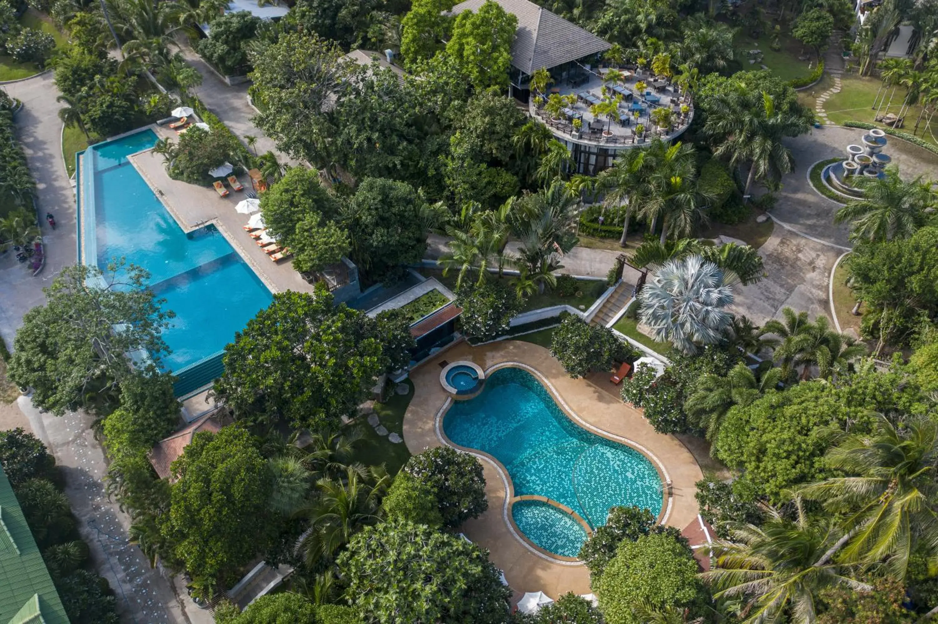 Swimming pool in Ban's Diving Resort Swimming pool in Ban's Diving Resort