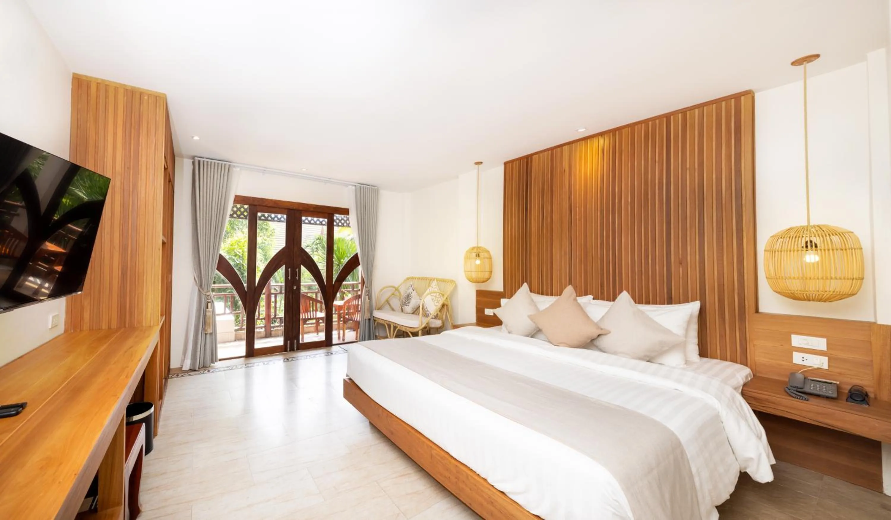 Bedroom, Bed in Ban's Diving Resort