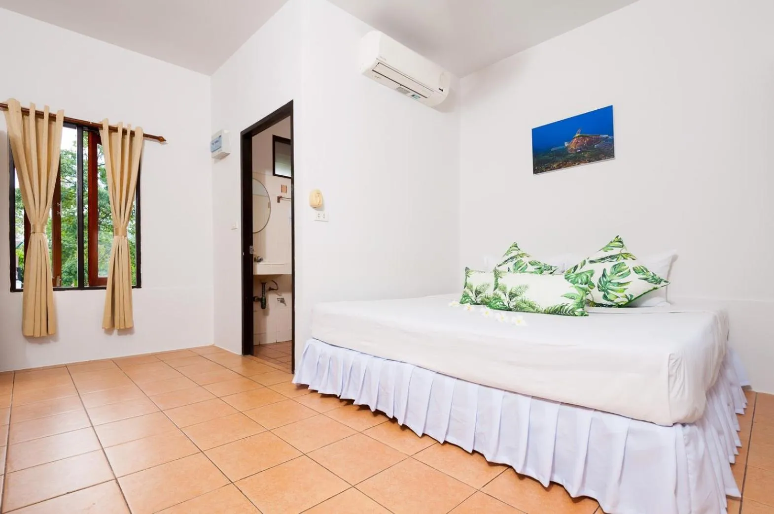 Bedroom, Bed in Ban's Diving Resort