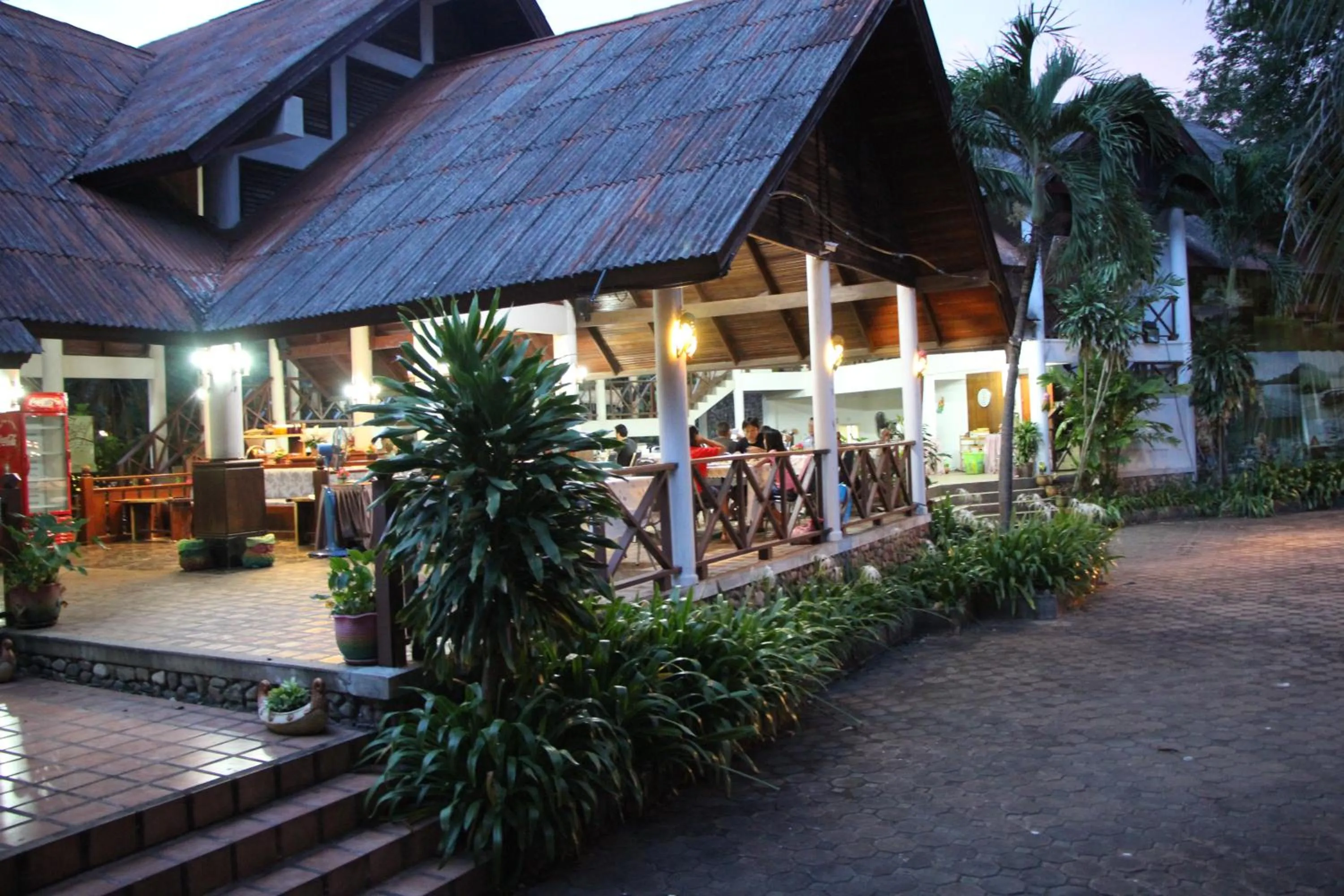 Restaurant/places to eat in River Kwai Park & Resort